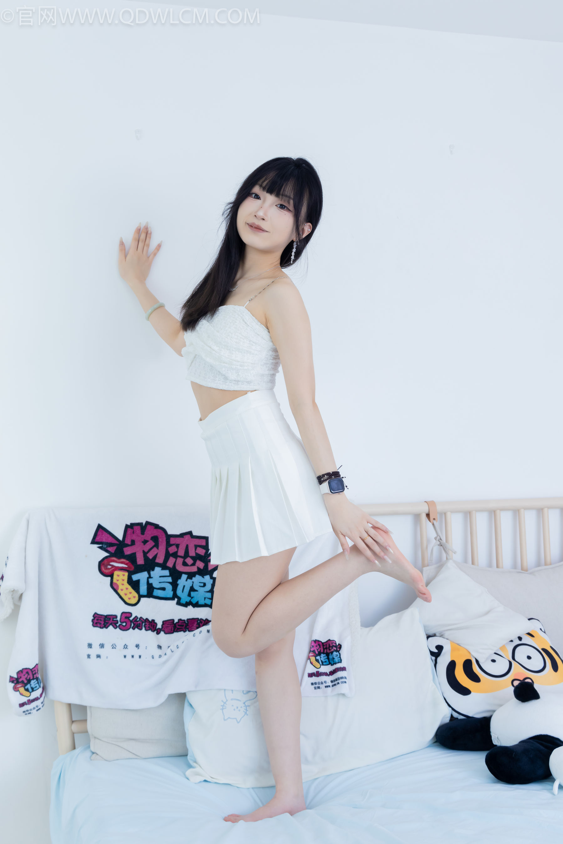 物恋传媒 No.2325 嘟嘟 - 透明高跟鞋、高跟凉鞋、白船袜、裸足/(156P)