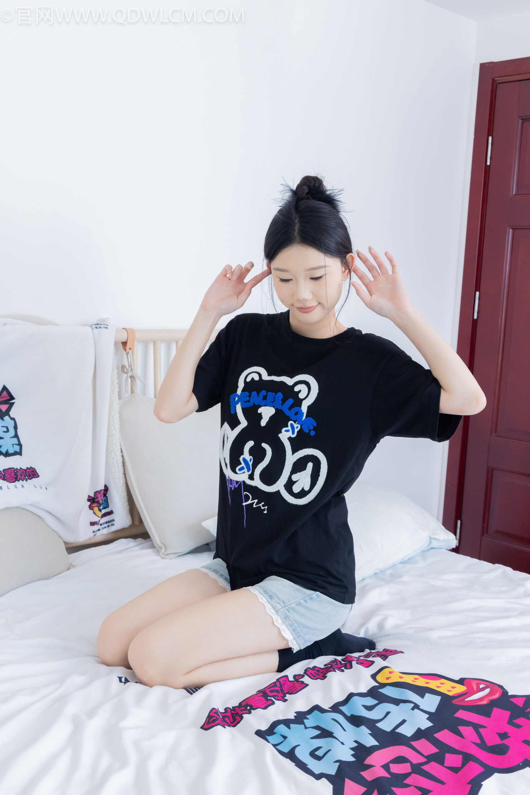 物恋传媒 No.2324 小竹 - 匡威帆布鞋、白棉袜、黑棉袜/(166P)