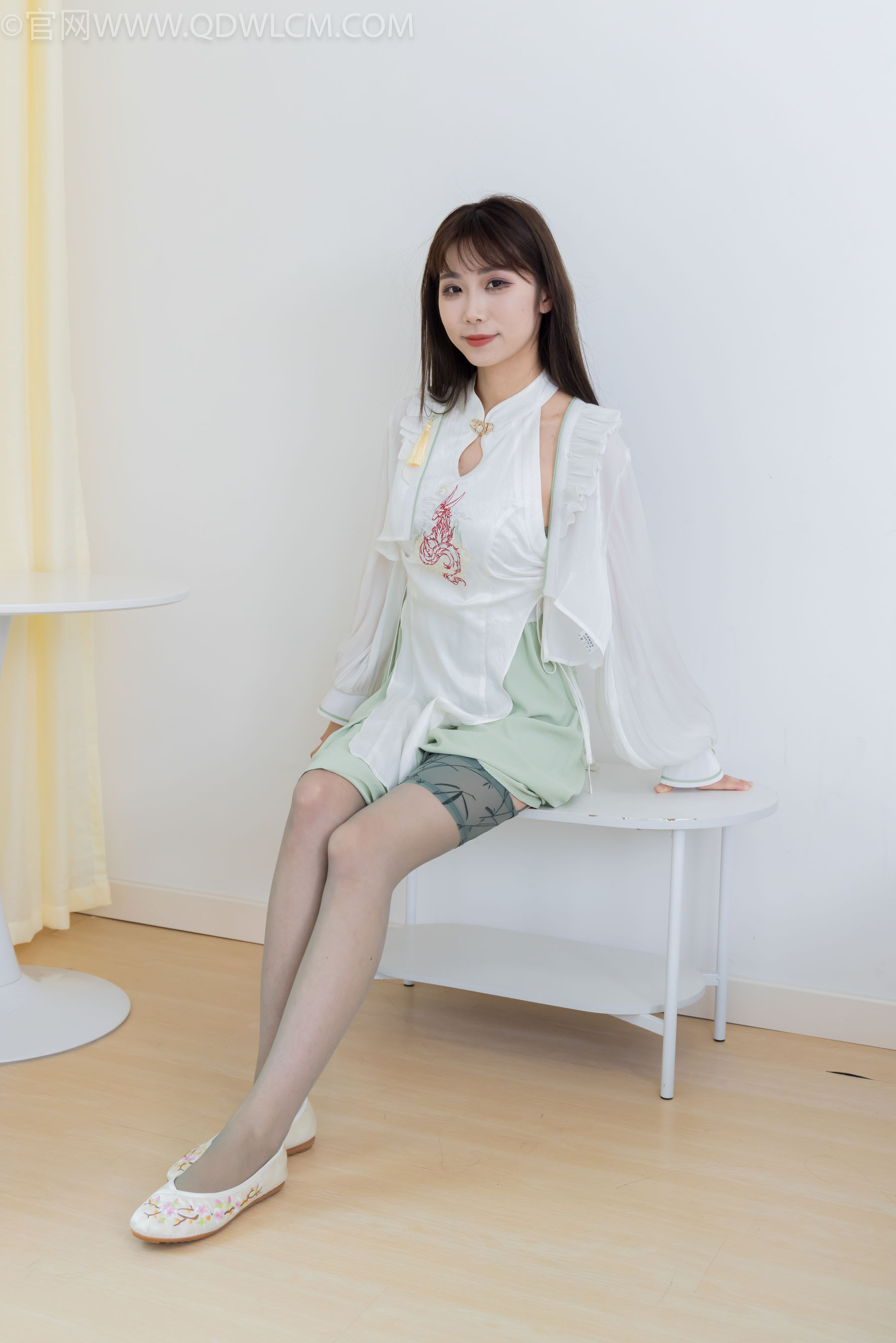 物恋传媒 No.2323 泡泡 - 汉服、平底鞋、过膝丝袜/(153P)