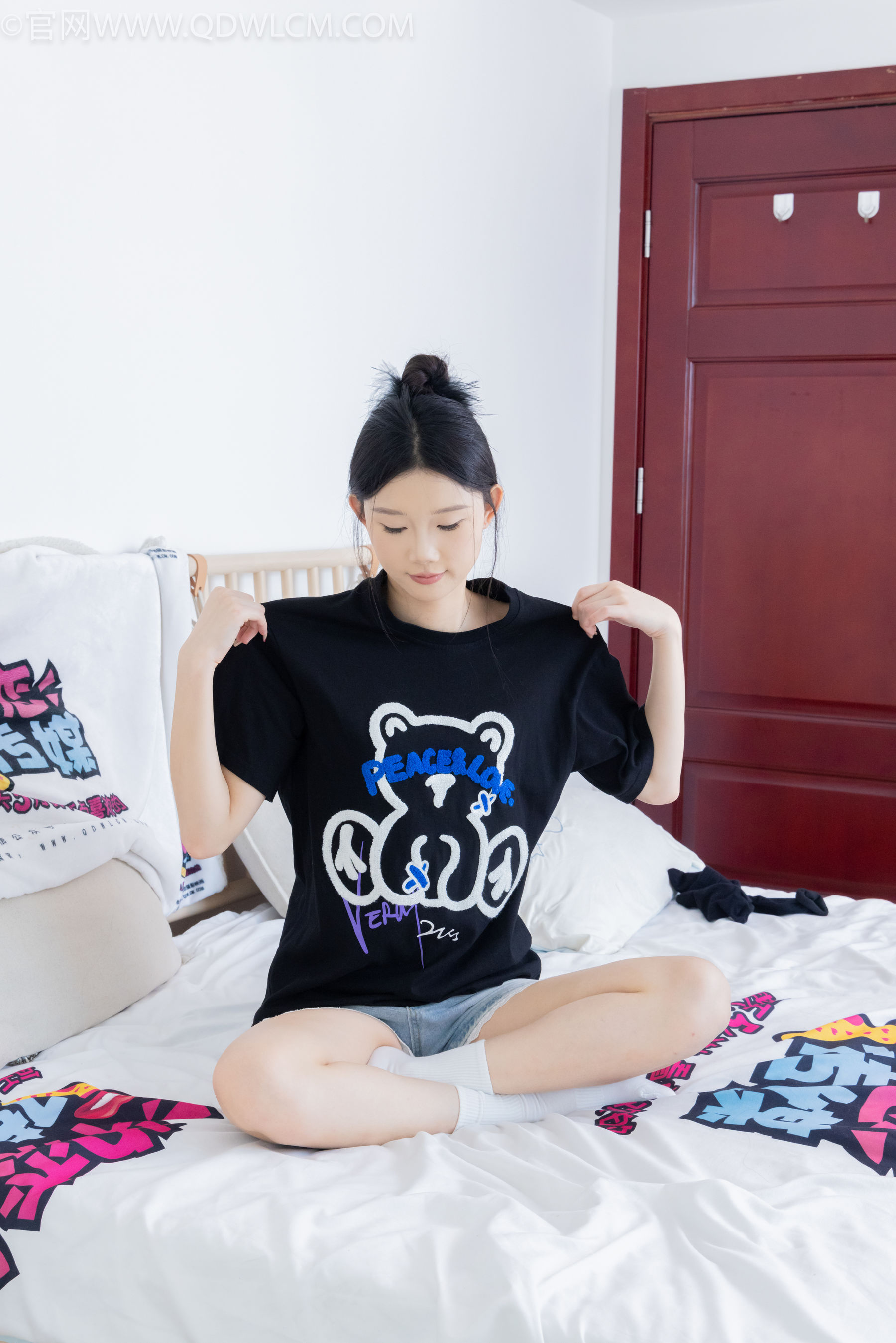 物恋传媒 No.2324 小竹 - 匡威帆布鞋、白棉袜、黑棉袜/(166P)