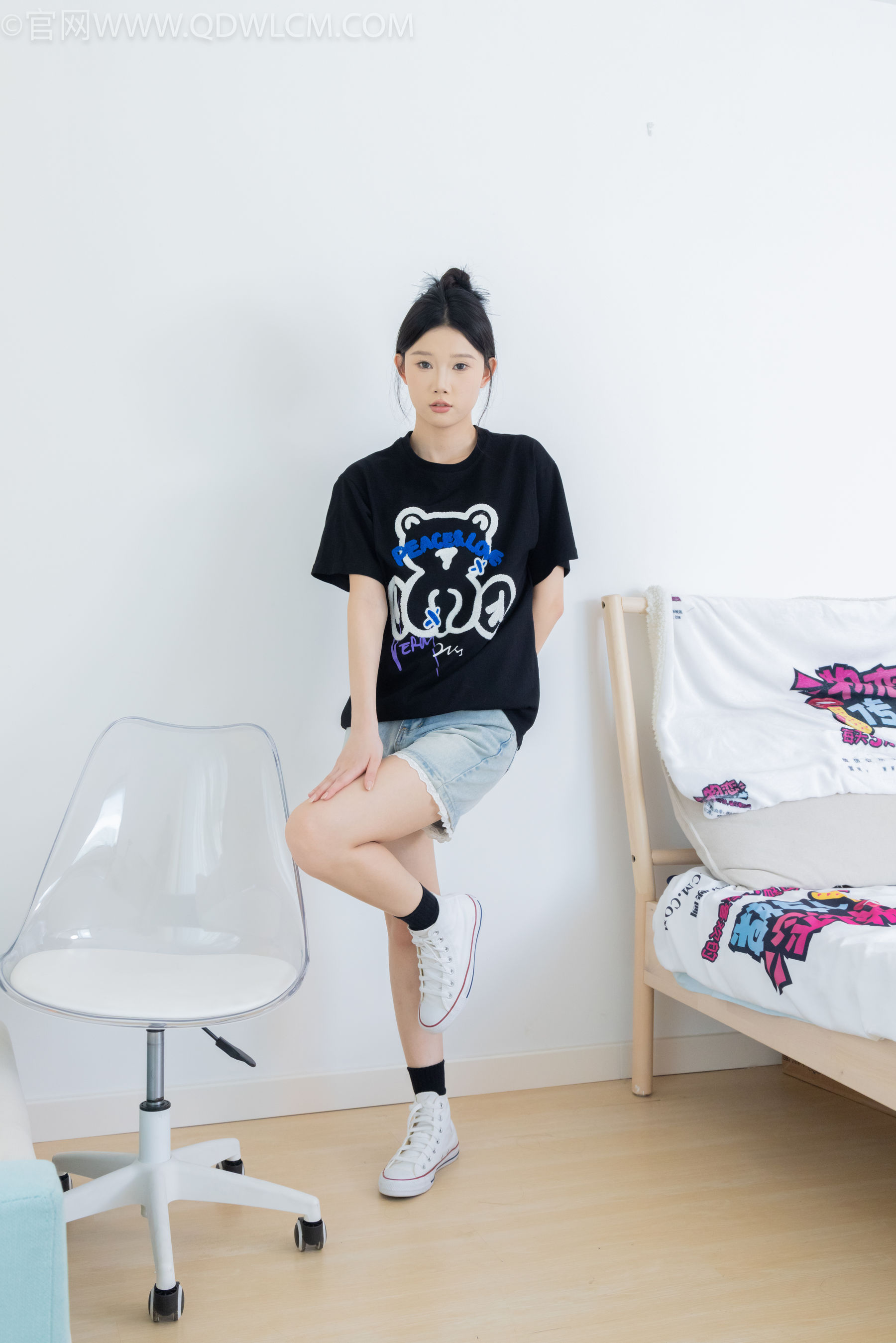 物恋传媒 No.2324 小竹 - 匡威帆布鞋、白棉袜、黑棉袜/(166P)