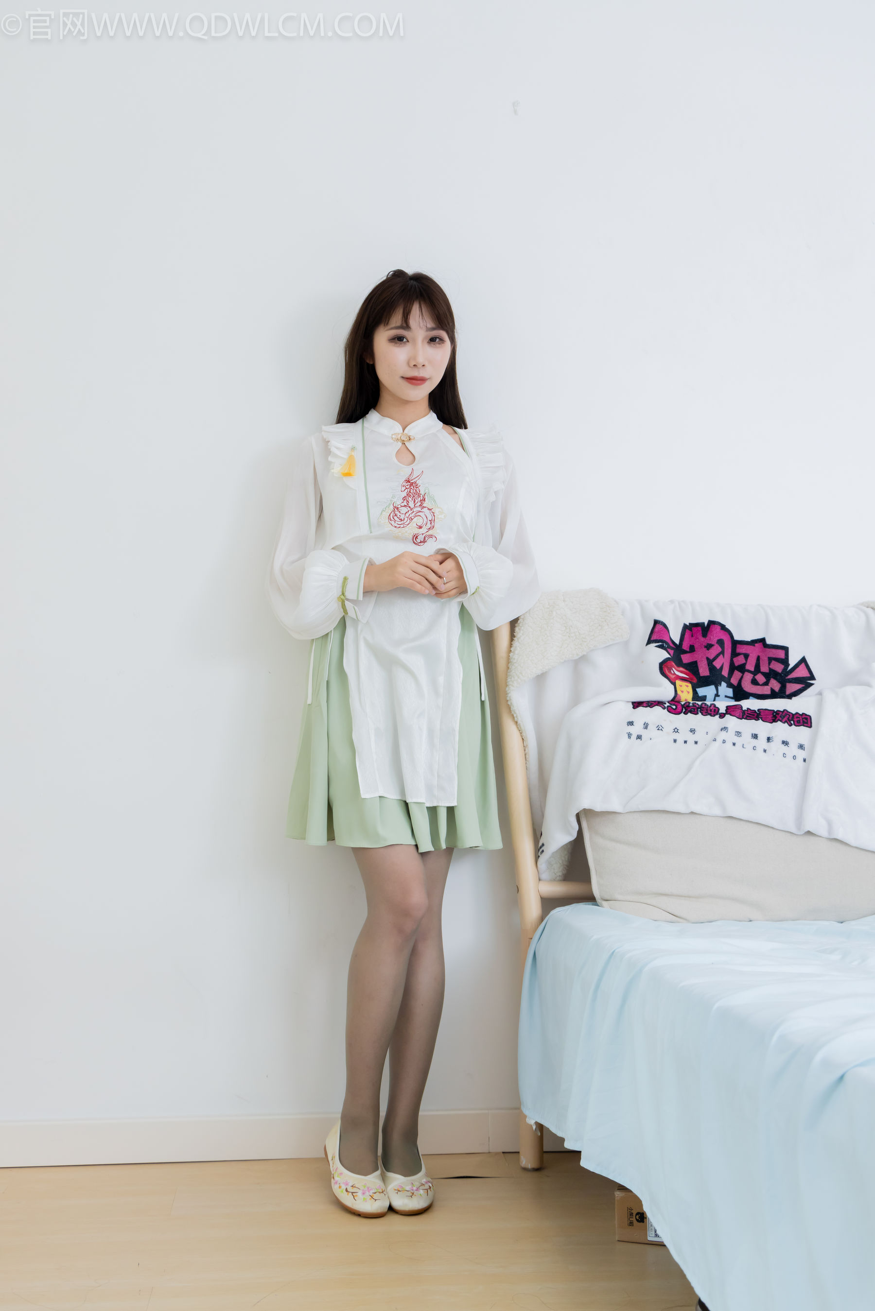 物恋传媒 No.2323 泡泡 - 汉服、平底鞋、过膝丝袜/(153P)