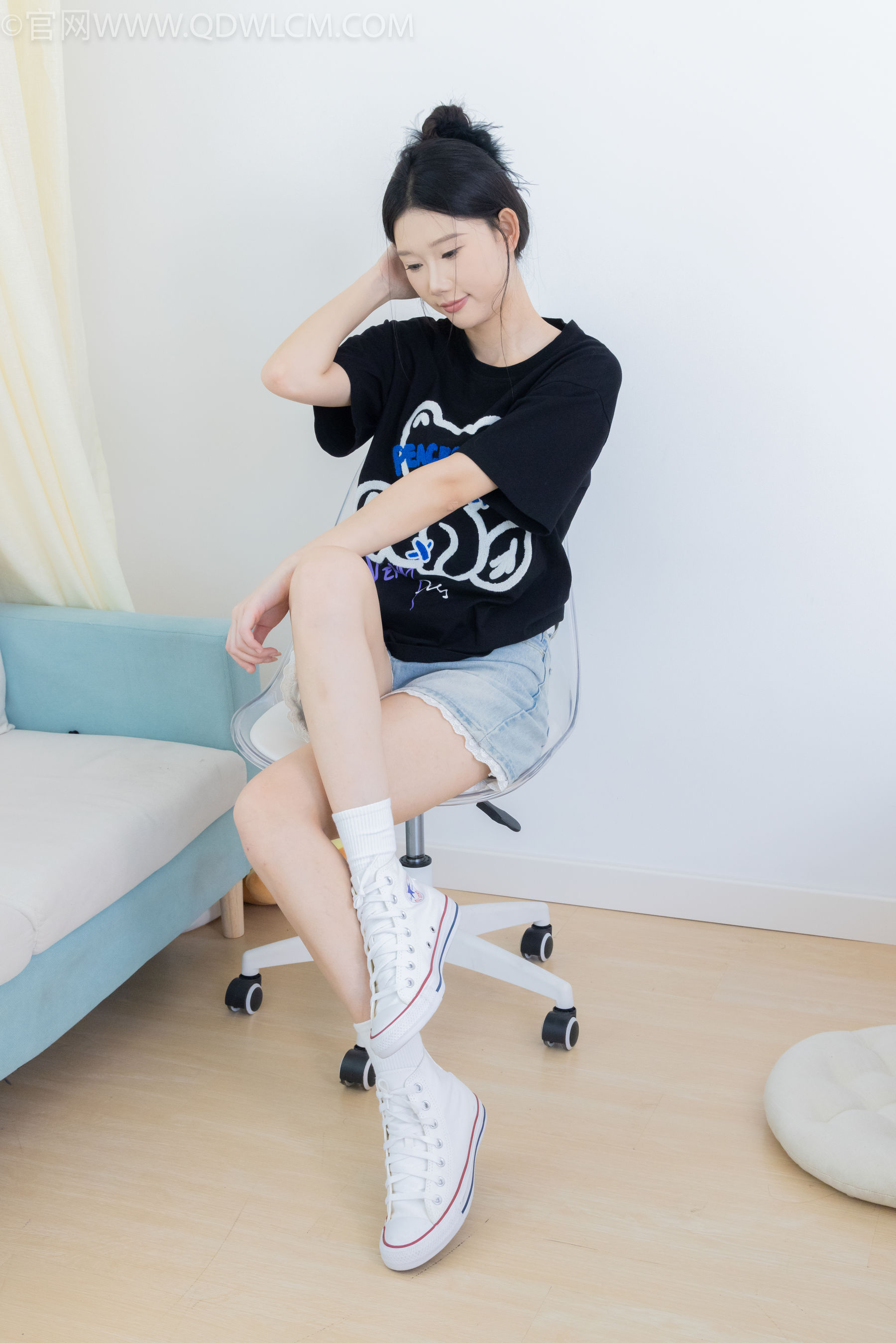 物恋传媒 No.2324 小竹 - 匡威帆布鞋、白棉袜、黑棉袜/(166P)