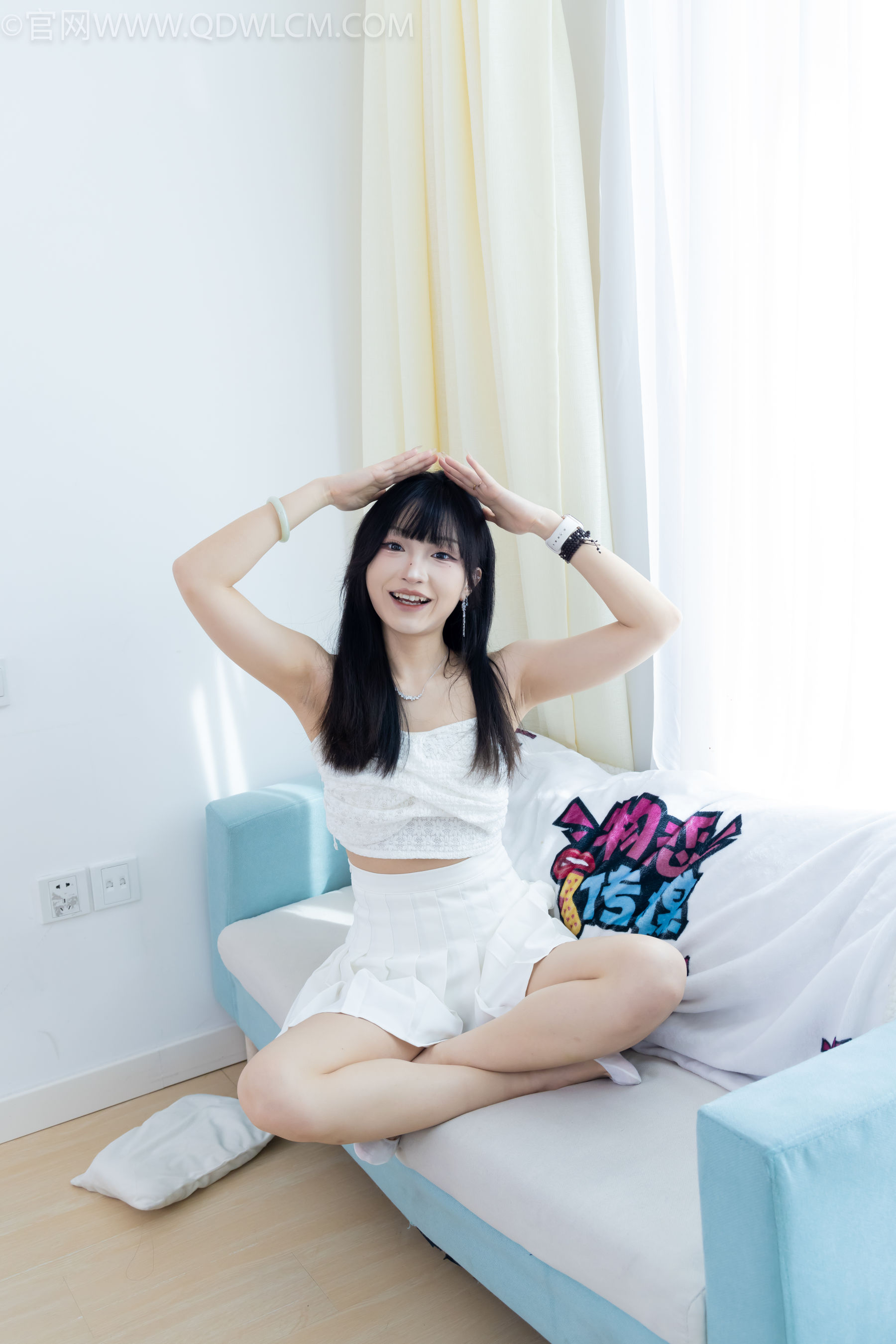 物恋传媒 No.2325 嘟嘟 - 透明高跟鞋、高跟凉鞋、白船袜、裸足/(156P)