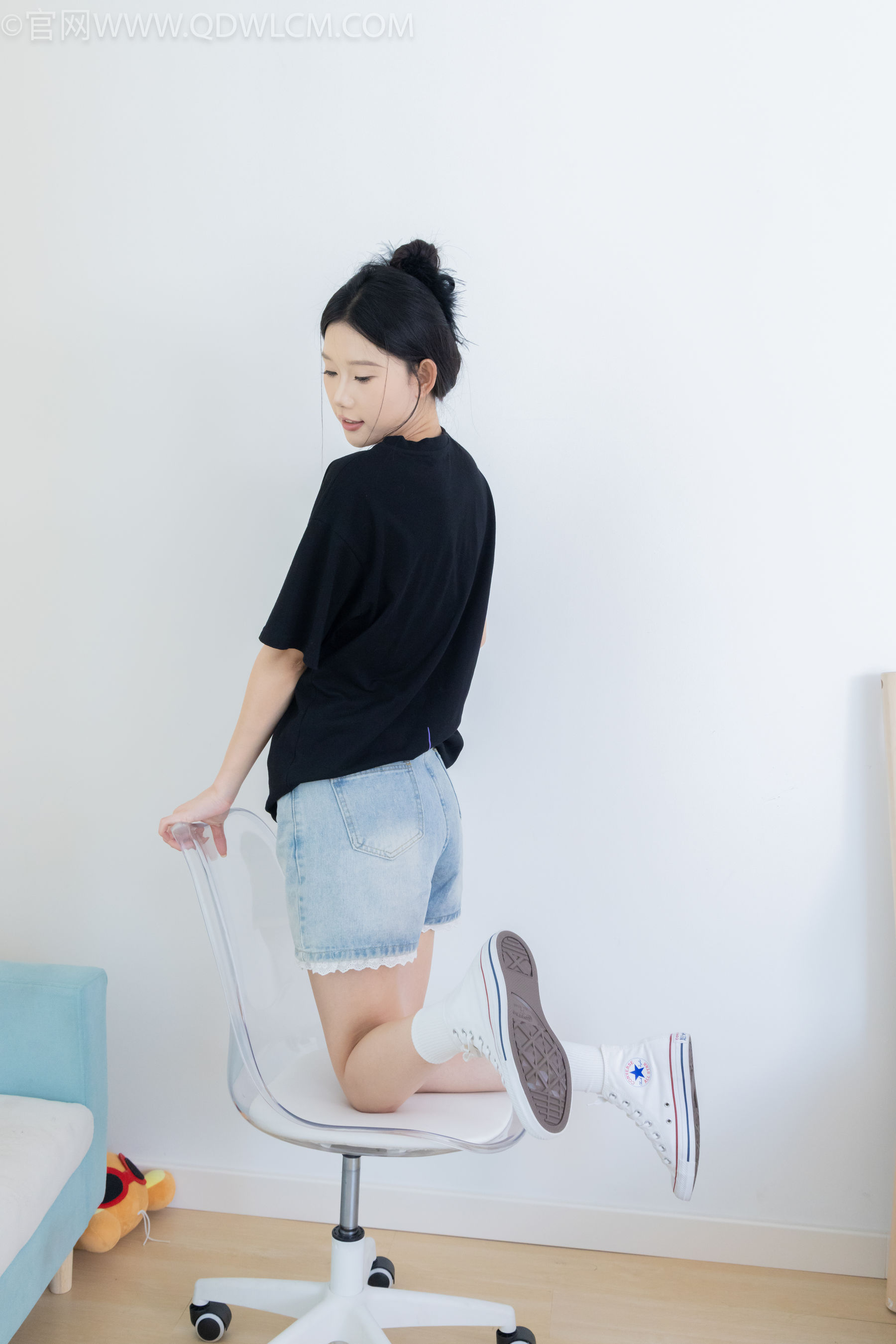 物恋传媒 No.2324 小竹 - 匡威帆布鞋、白棉袜、黑棉袜/(166P)