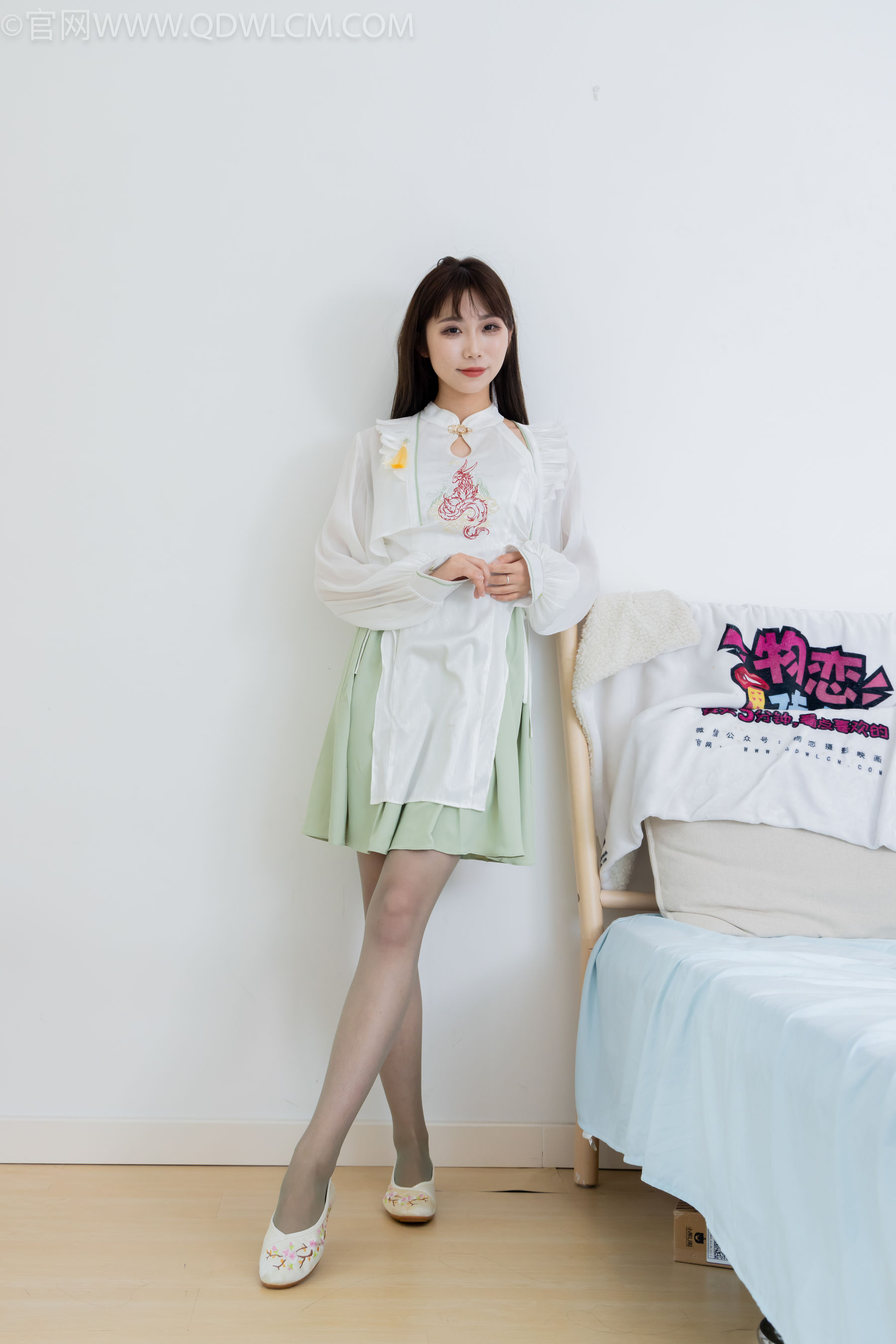 物恋传媒 No.2323 泡泡 - 汉服、平底鞋、过膝丝袜/(153P)