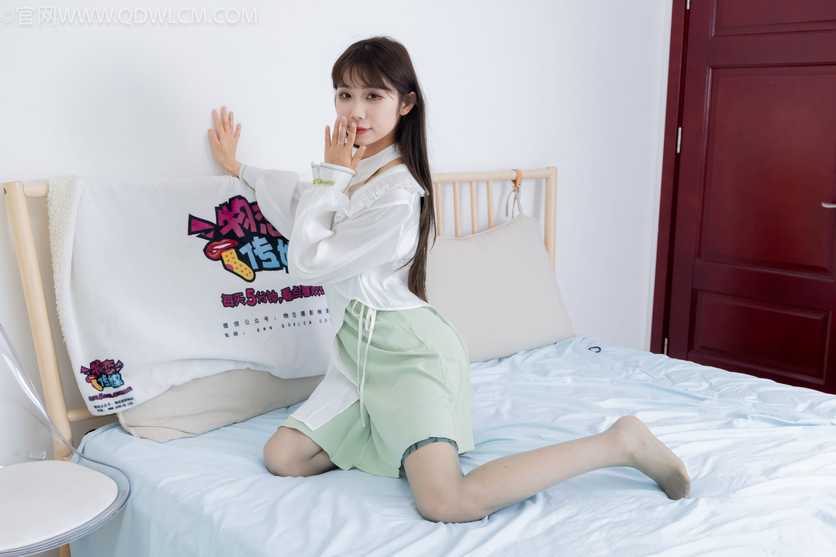 物恋传媒 No.2323 泡泡 - 汉服、平底鞋、过膝丝袜/(153P)