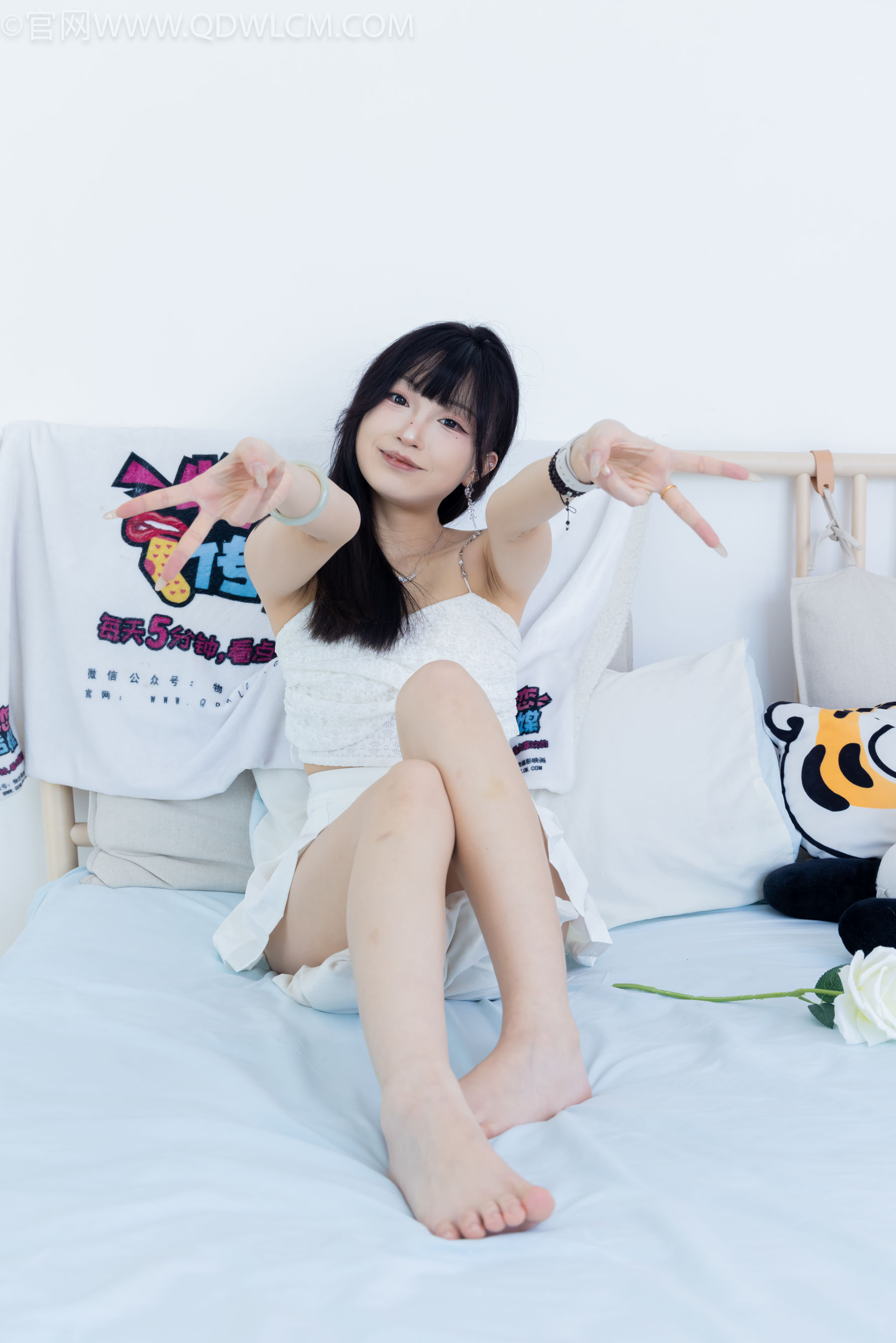 物恋传媒 No.2325 嘟嘟 - 透明高跟鞋、高跟凉鞋、白船袜、裸足/(156P)