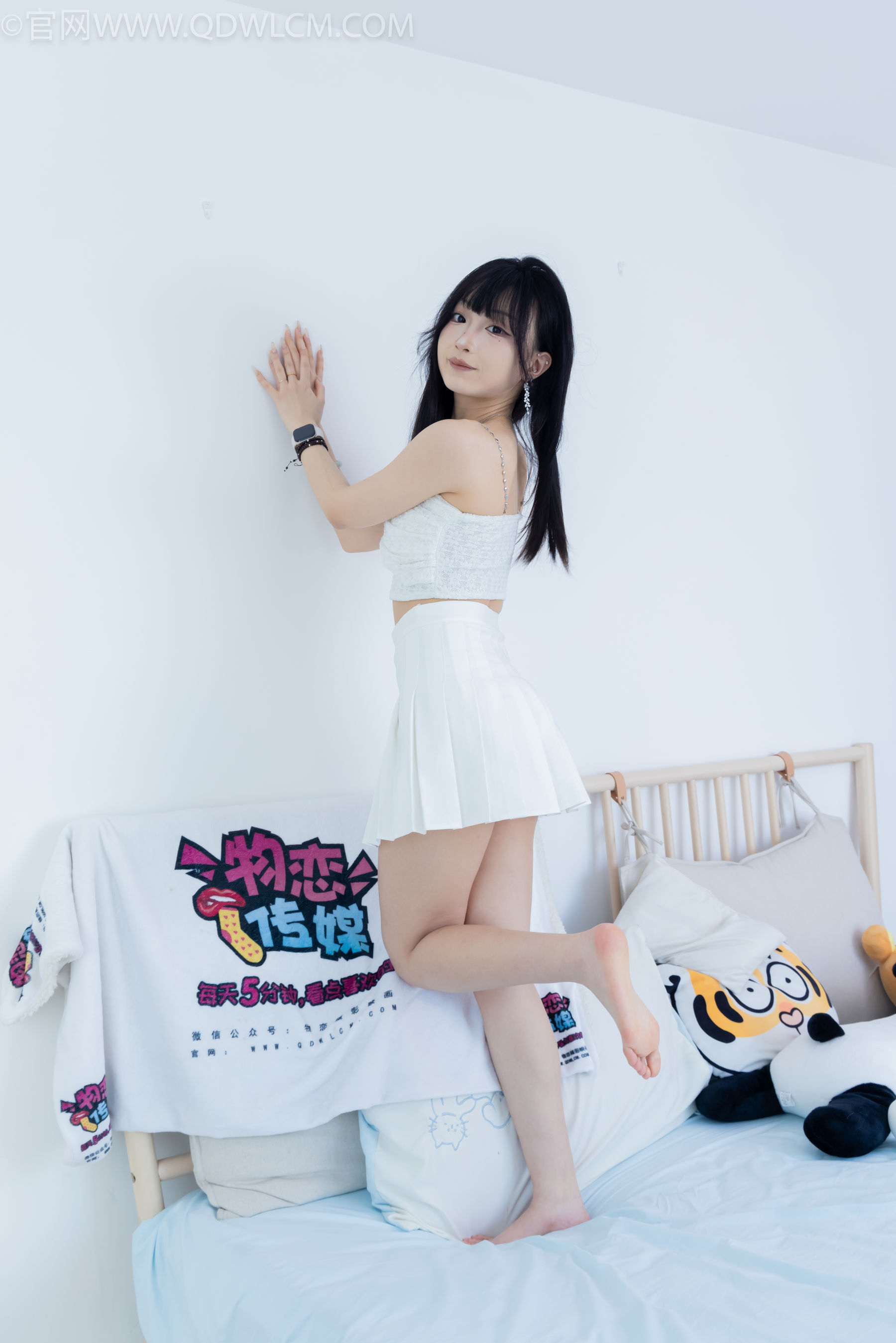 物恋传媒 No.2325 嘟嘟 - 透明高跟鞋、高跟凉鞋、白船袜、裸足/(156P)