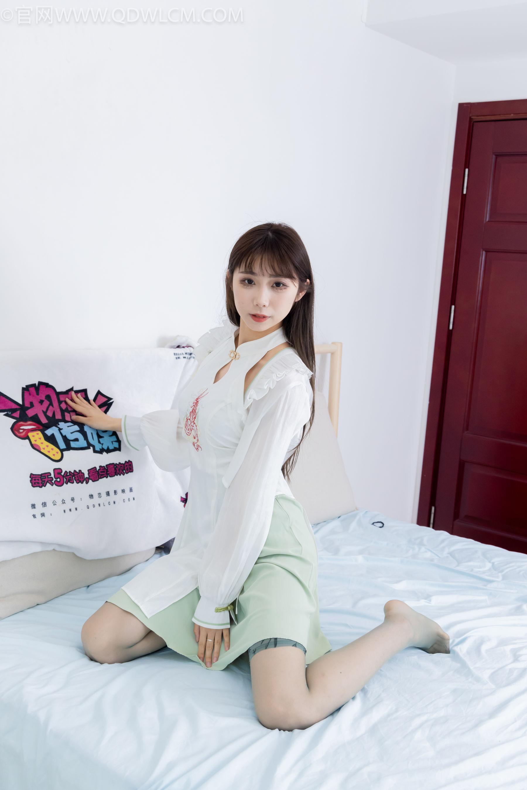 物恋传媒 No.2323 泡泡 - 汉服、平底鞋、过膝丝袜/(153P)