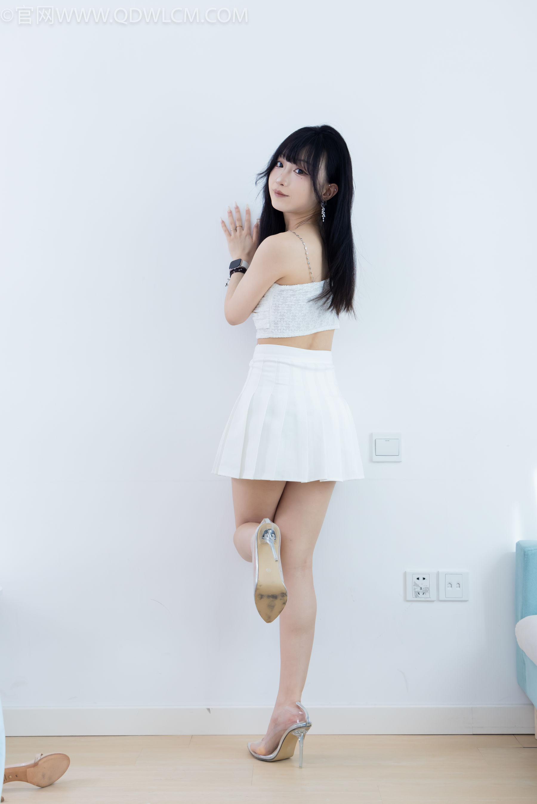 物恋传媒 No.2325 嘟嘟 - 透明高跟鞋、高跟凉鞋、白船袜、裸足/(156P)