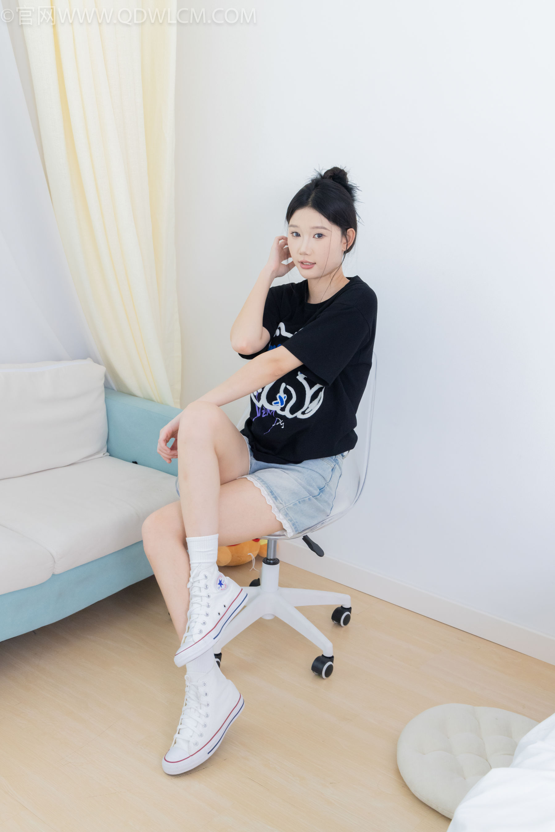 物恋传媒 No.2324 小竹 - 匡威帆布鞋、白棉袜、黑棉袜/(166P)