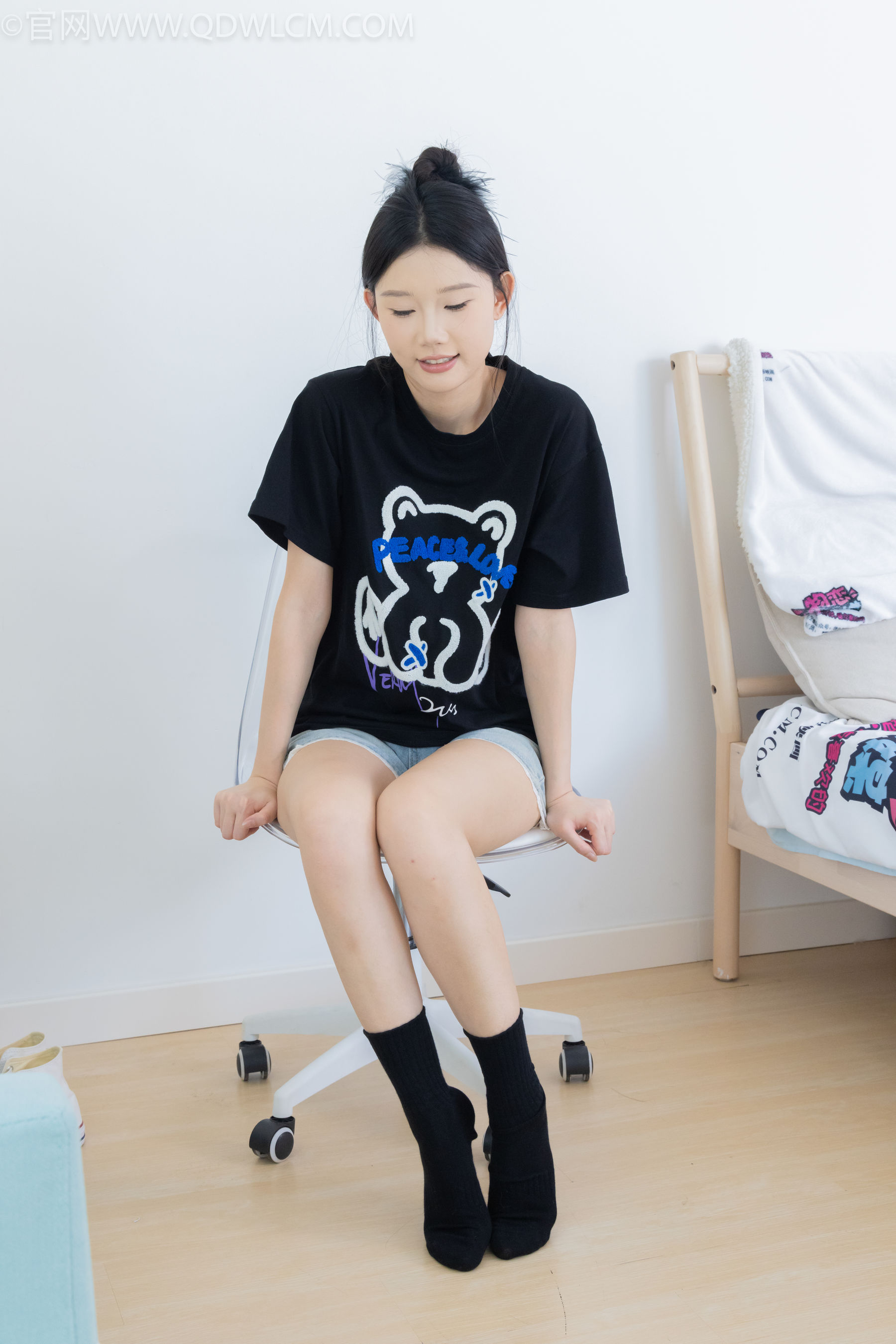 物恋传媒 No.2324 小竹 - 匡威帆布鞋、白棉袜、黑棉袜/(166P)