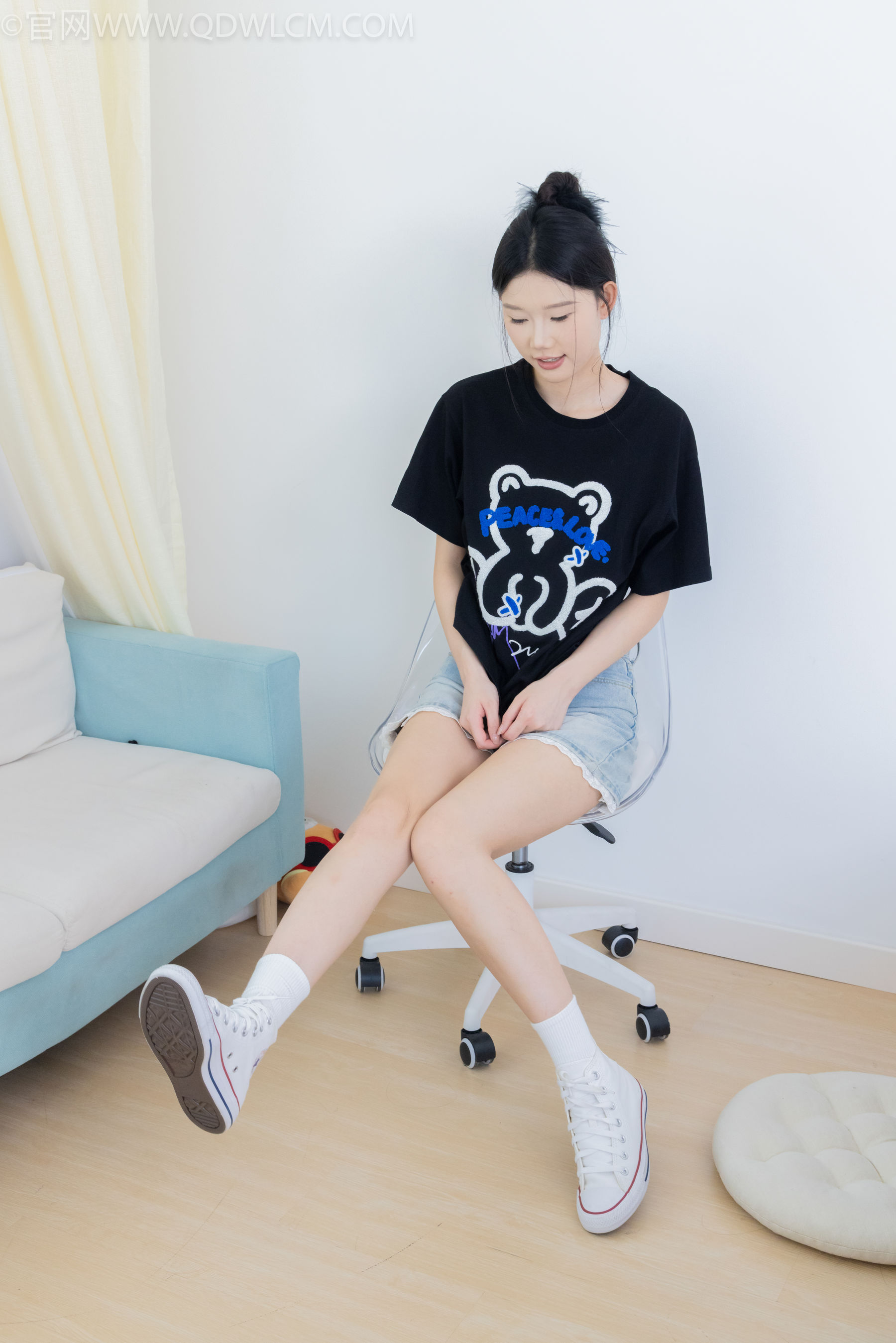 物恋传媒 No.2324 小竹 - 匡威帆布鞋、白棉袜、黑棉袜/(166P)