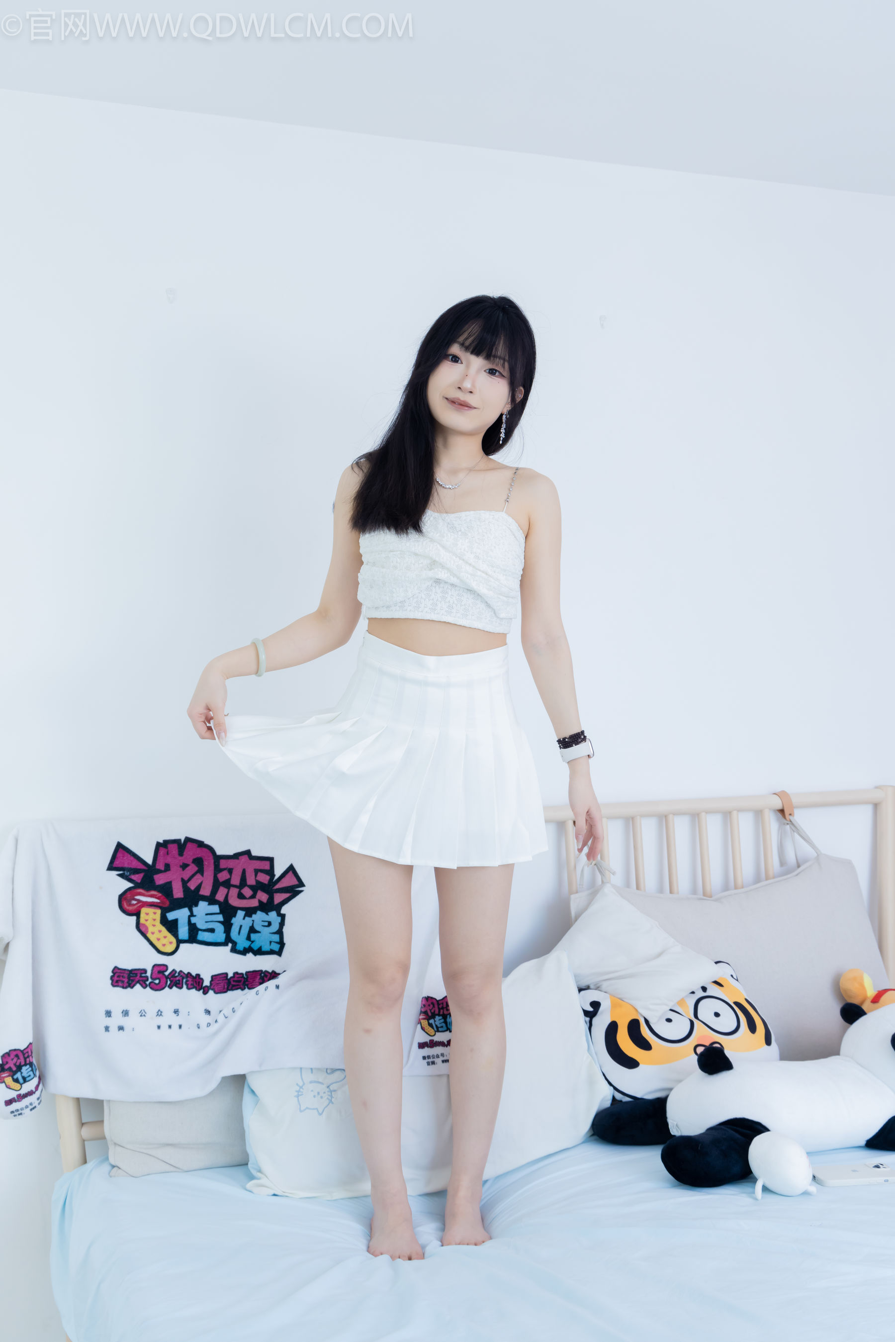 物恋传媒 No.2325 嘟嘟 - 透明高跟鞋、高跟凉鞋、白船袜、裸足/(156P)