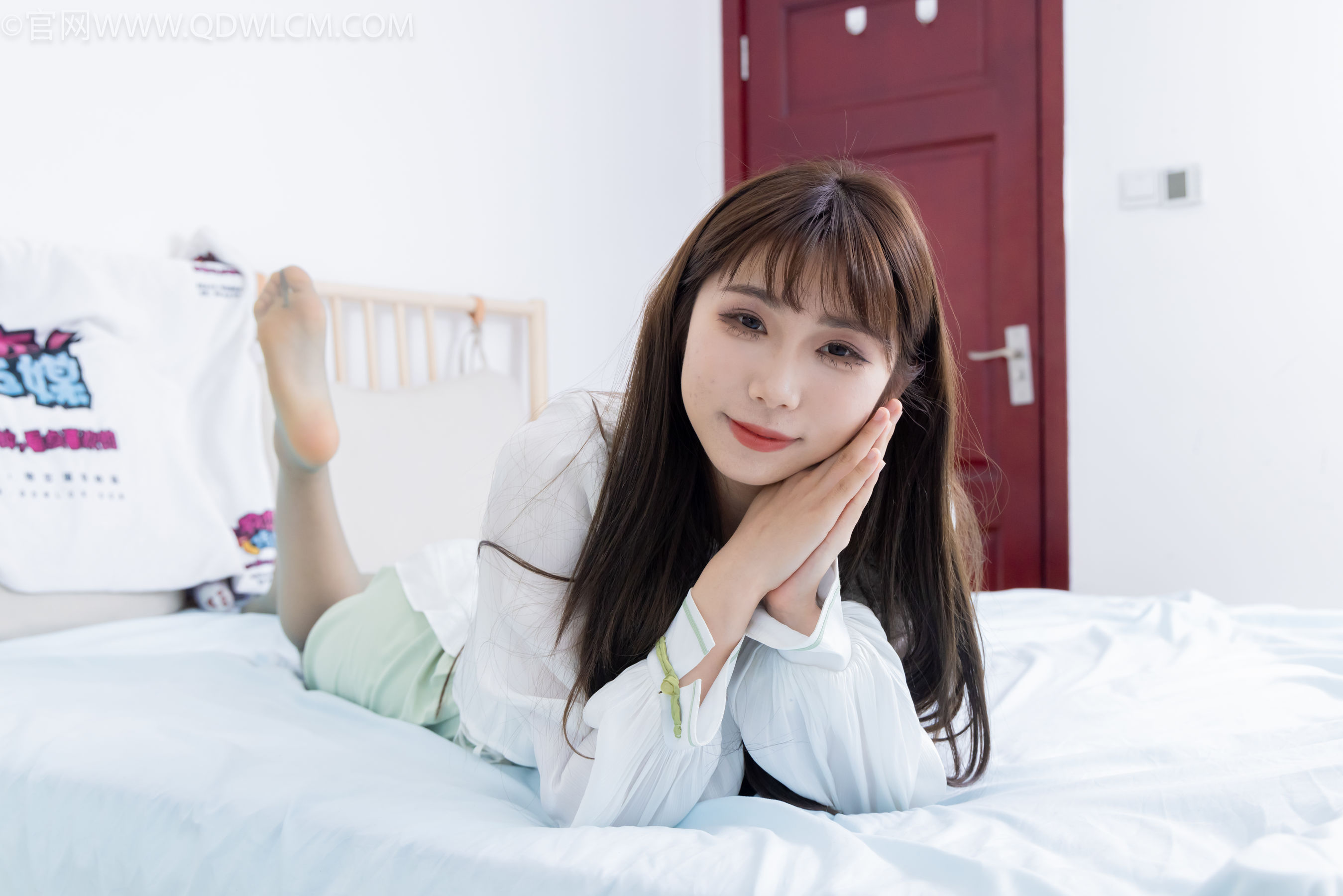 物恋传媒 No.2323 泡泡 - 汉服、平底鞋、过膝丝袜/(153P)