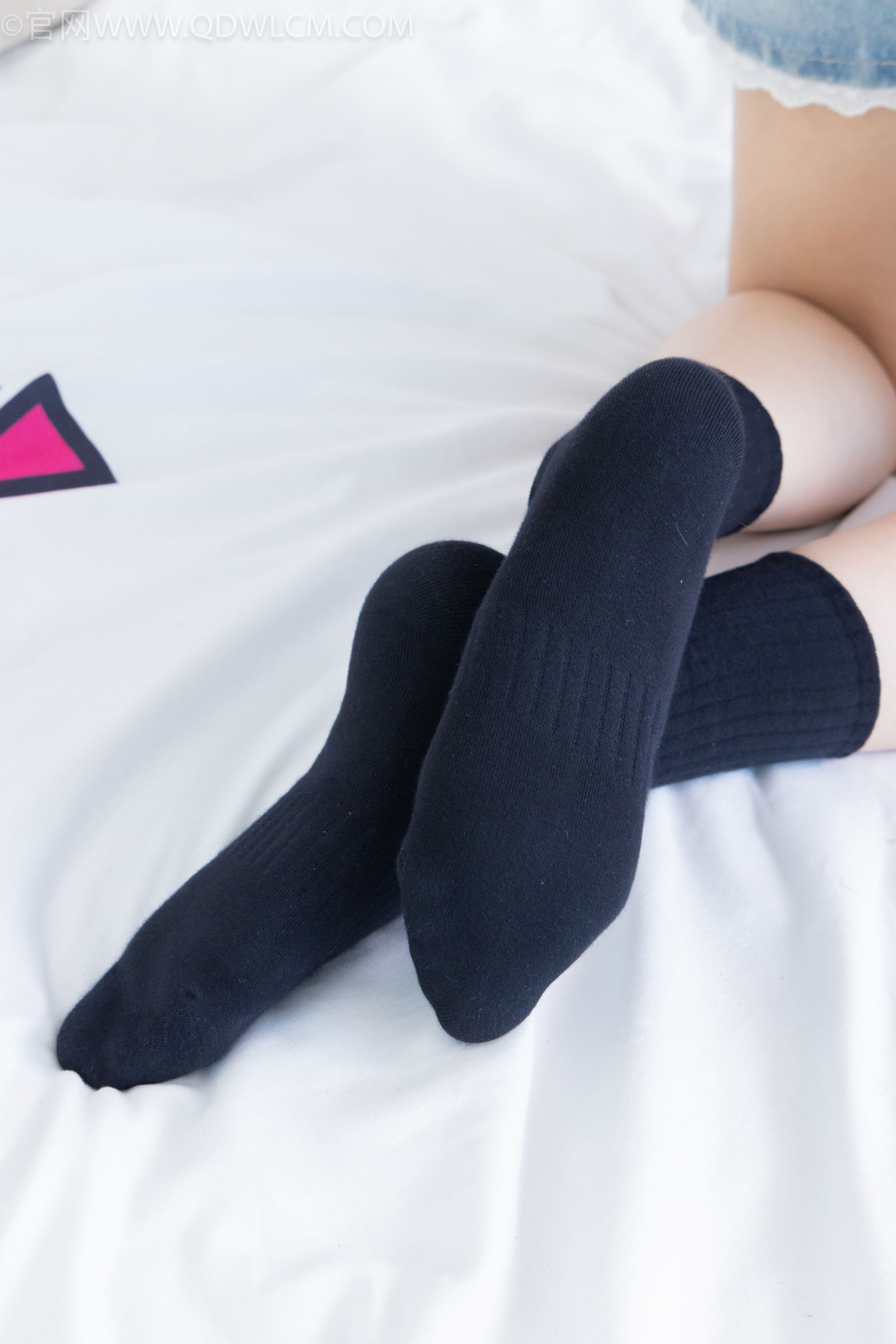 物恋传媒 No.2324 小竹 - 匡威帆布鞋、白棉袜、黑棉袜/(166P)