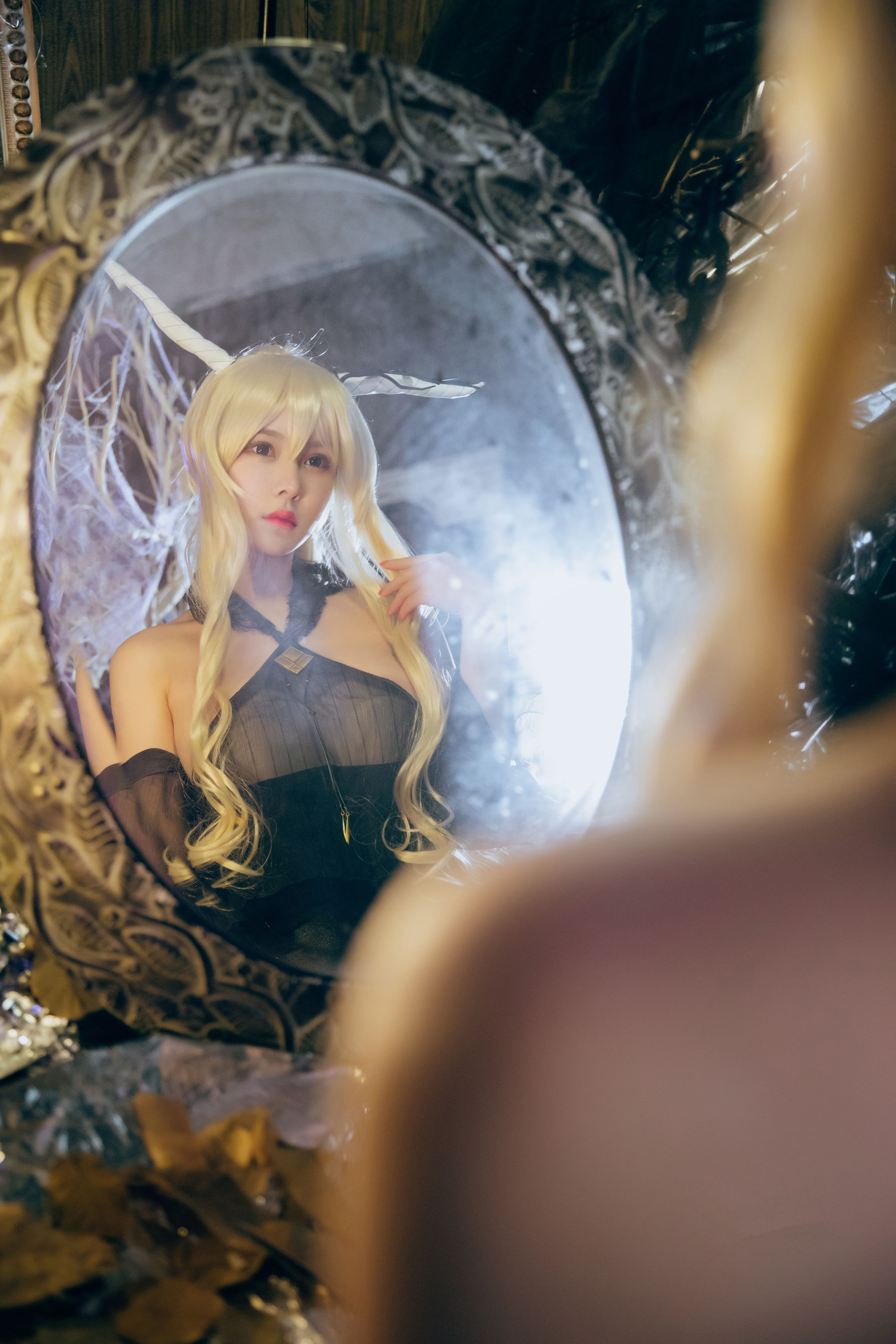 亚马逊鲶鱼 - 明日方舟 闪灵 泳衣/(20P)