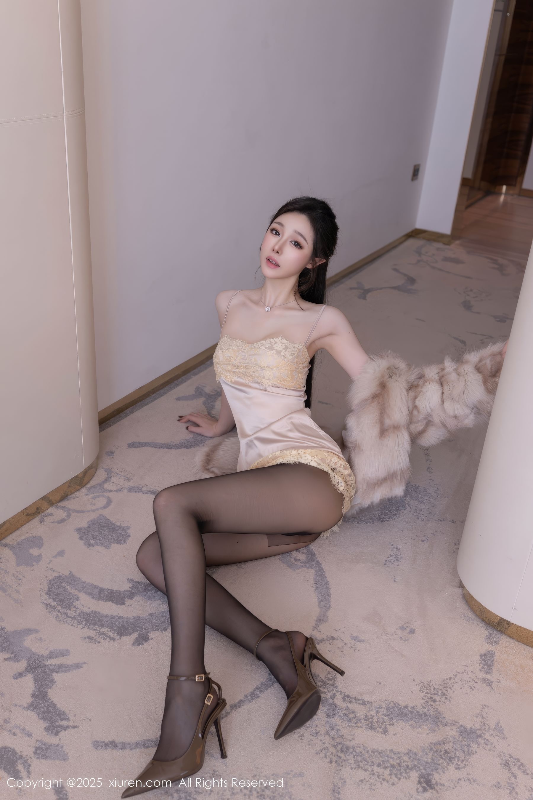 [秀人XiuRen] 2025.05.09 No.10259 小逗逗/(76P)