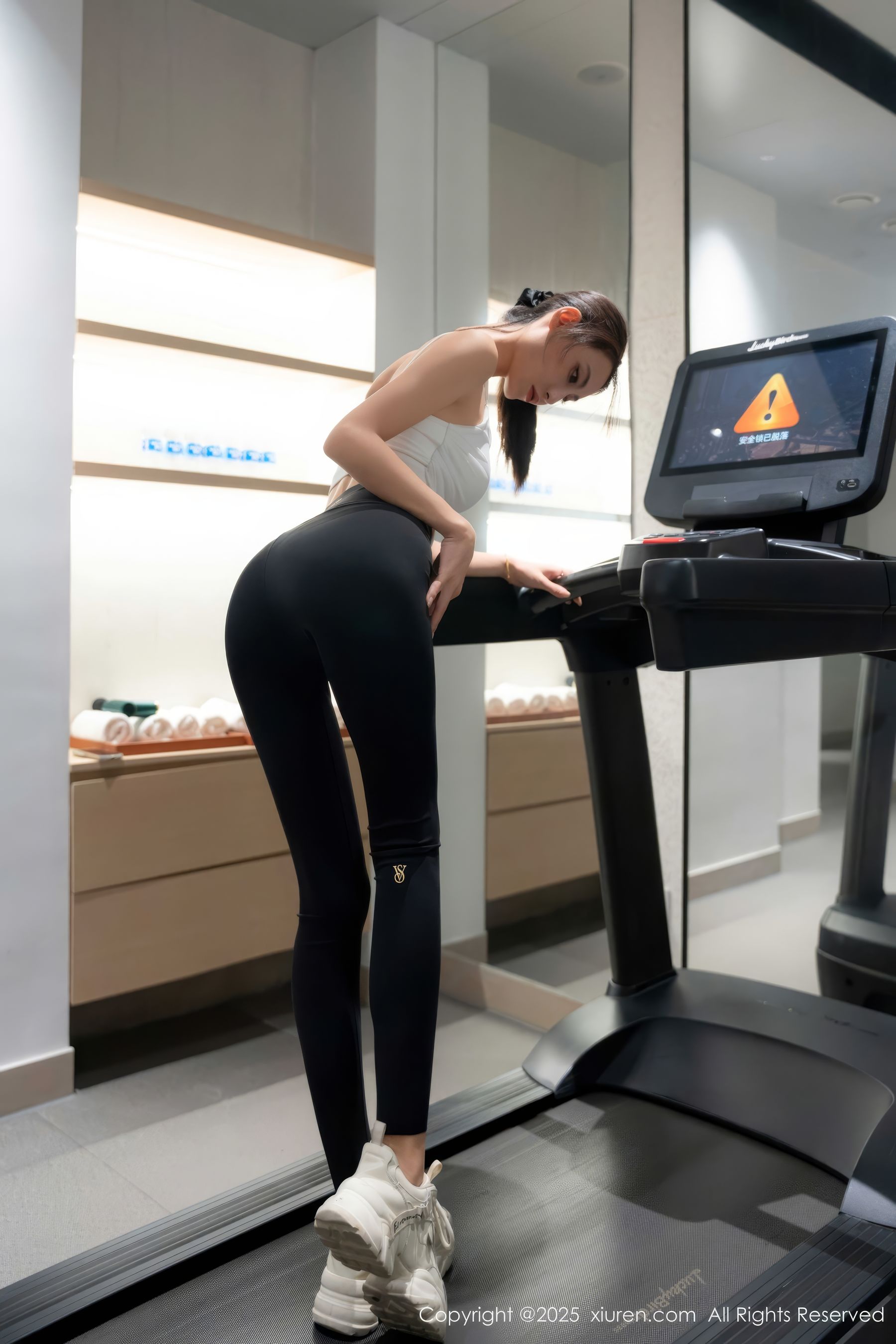 [秀人XiuRen] 2025.05.07 No.10239 lingyu69/(58P)