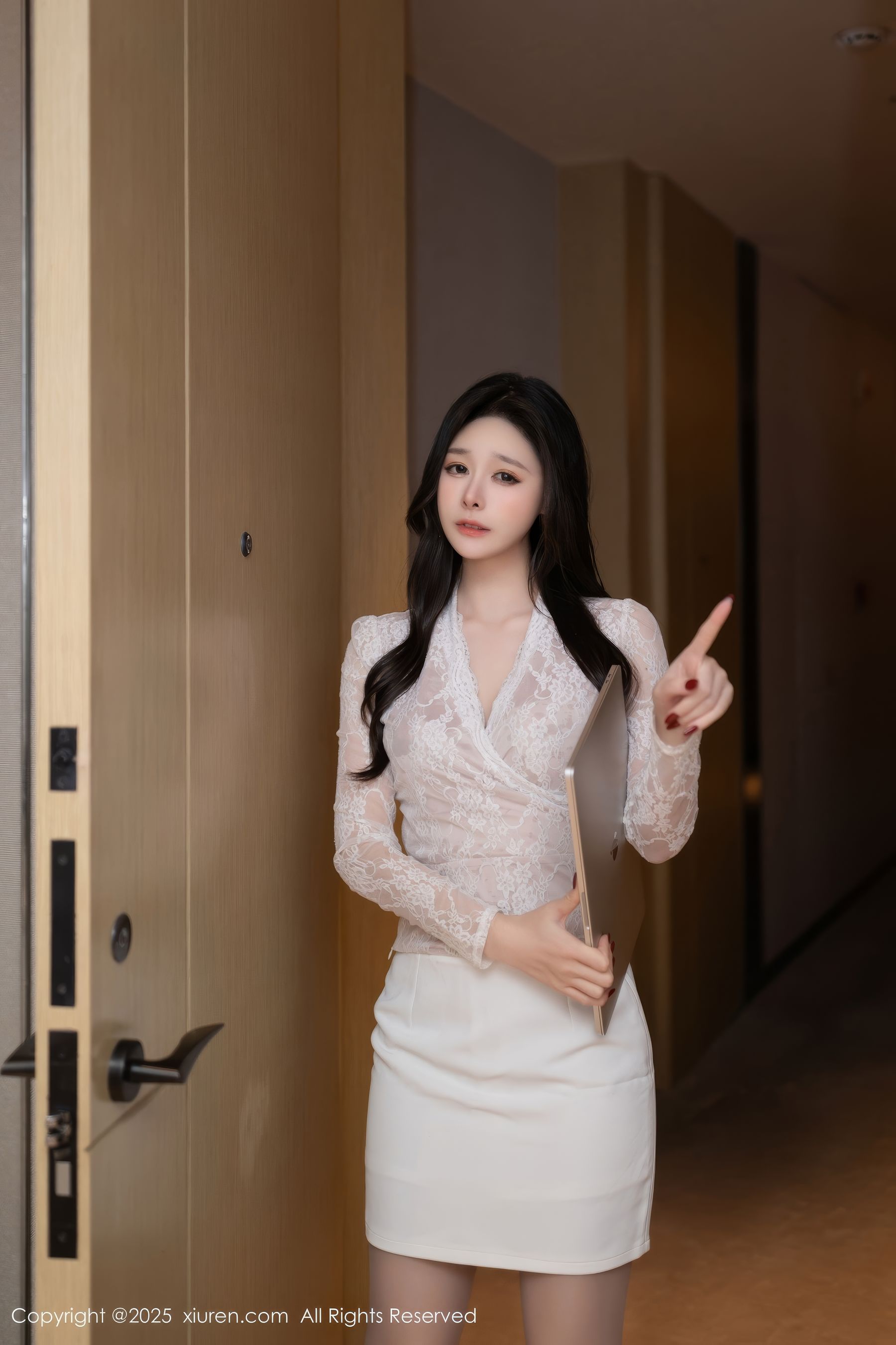 [秀人XiuRen] 2025.04.11 No.10143 小逗逗/(80P)