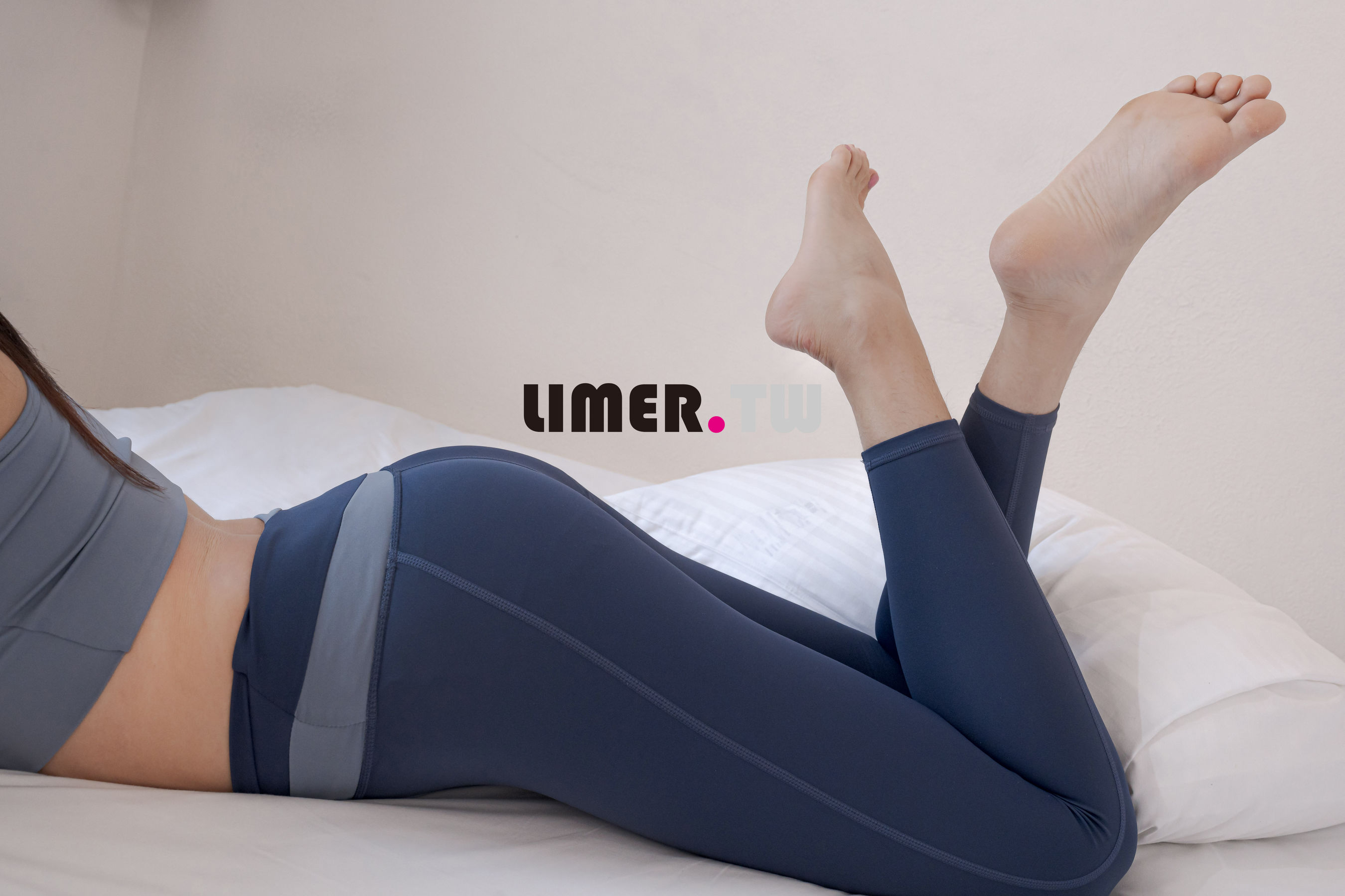 Limerence原创 No.101 LuLu 女大生香甜腳趾 瑜伽伸展/(239P)