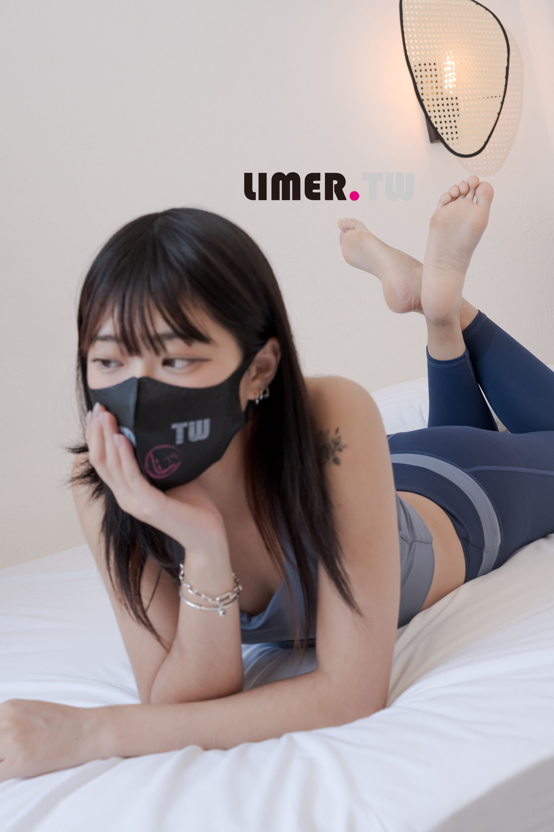 Limerence原创 No.101 LuLu 女大生香甜腳趾 瑜伽伸展/(239P)