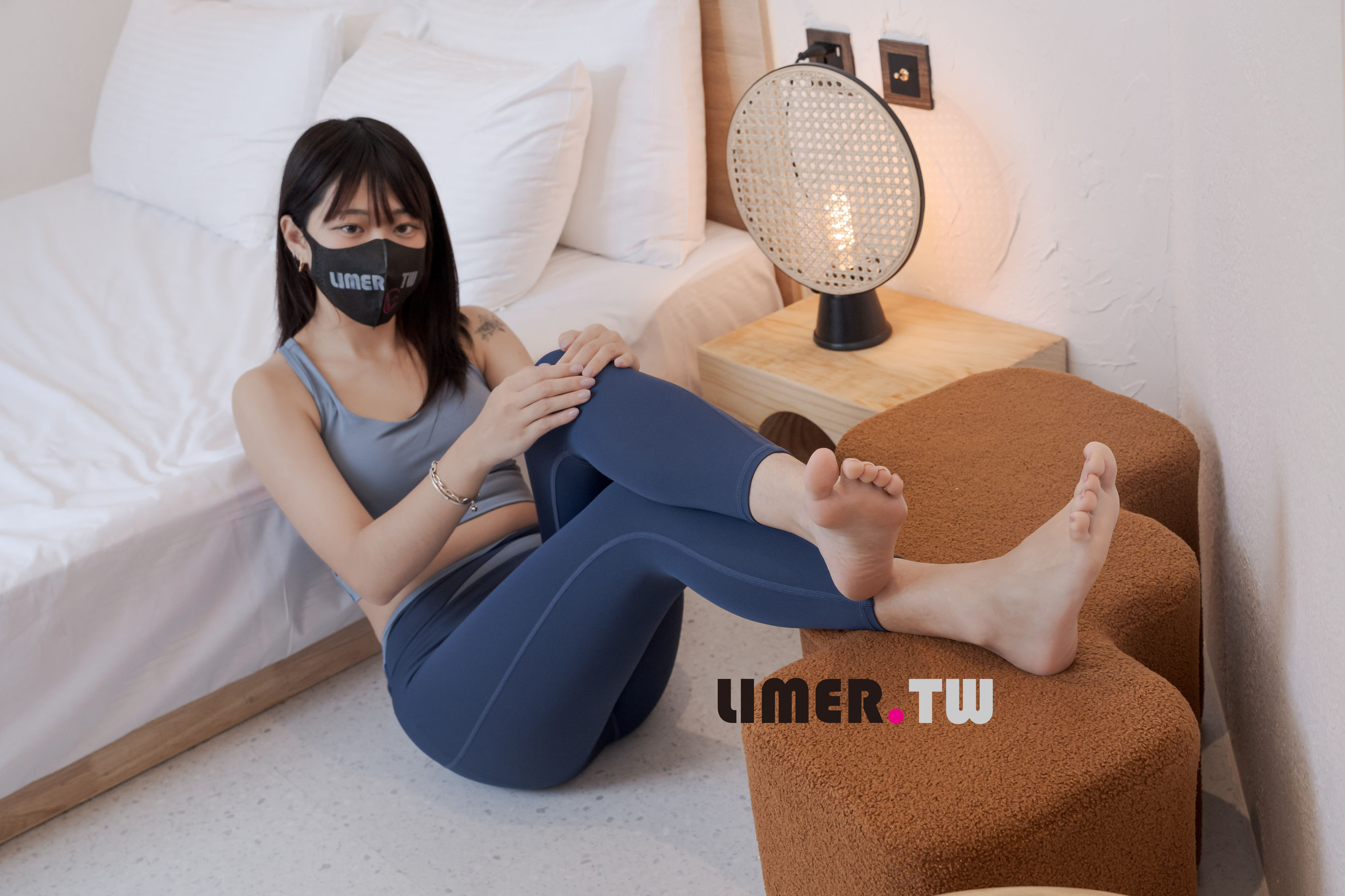 Limerence原创 No.101 LuLu 女大生香甜腳趾 瑜伽伸展/(239P)