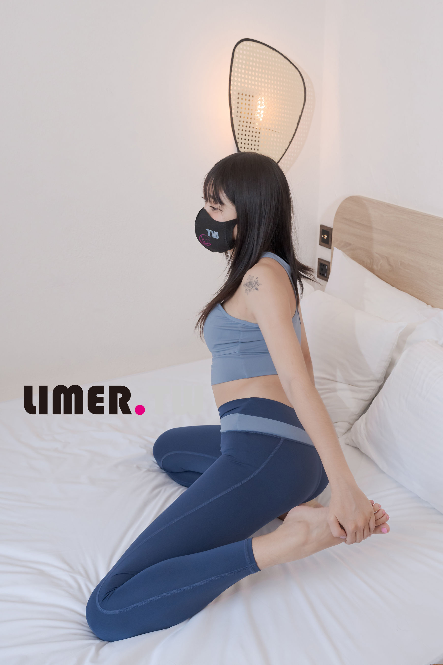 Limerence原创 No.101 LuLu 女大生香甜腳趾 瑜伽伸展/(239P)