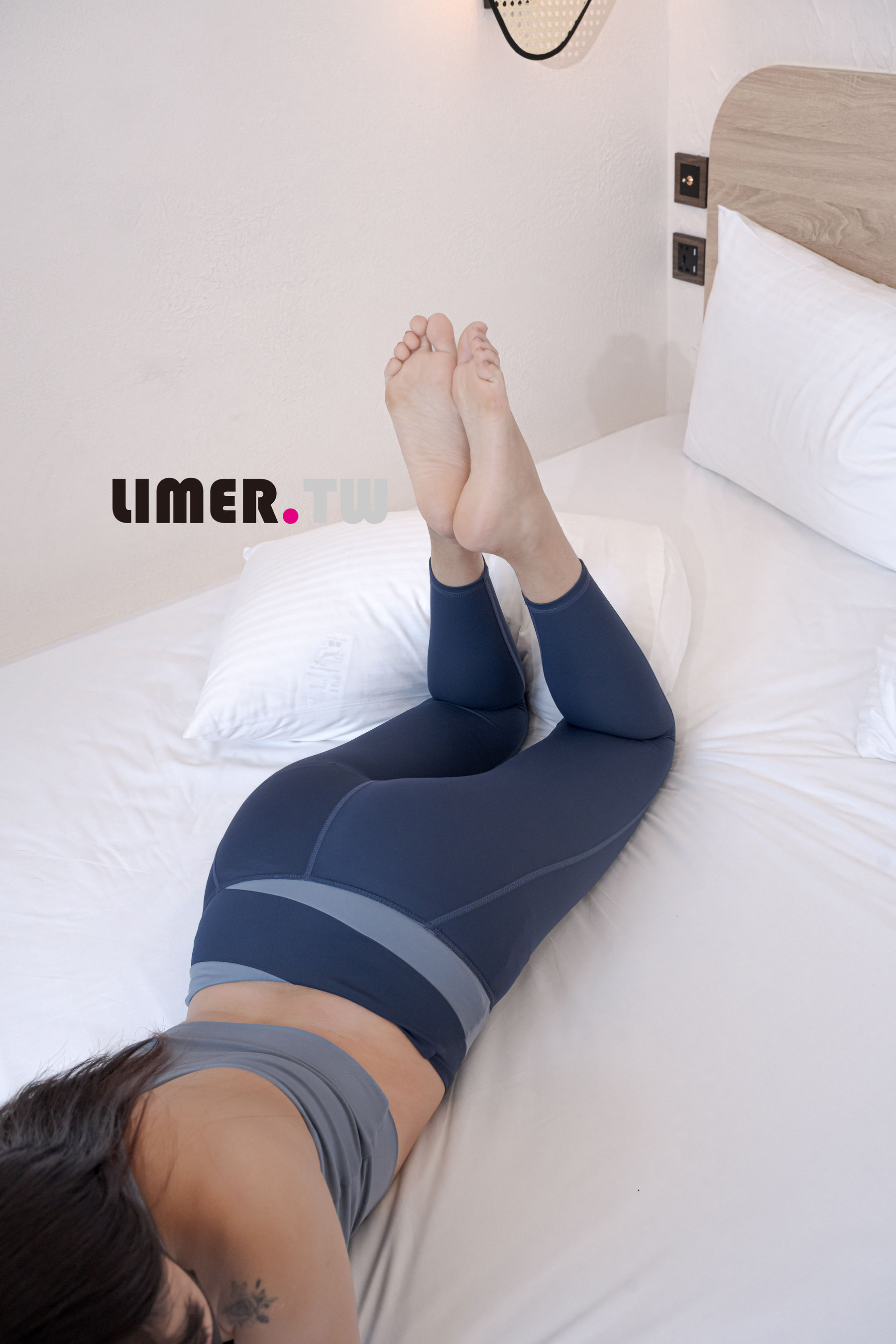 Limerence原创 No.101 LuLu 女大生香甜腳趾 瑜伽伸展/(239P)