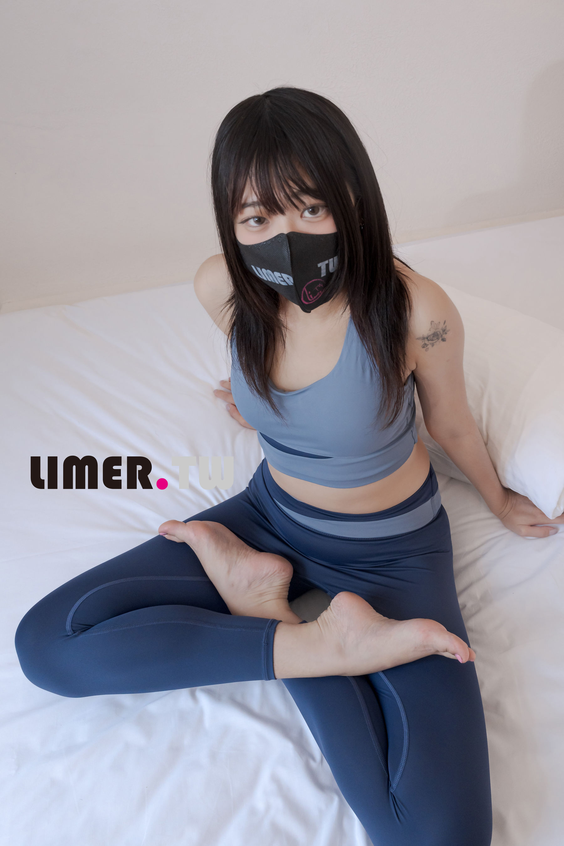 Limerence原创 No.101 LuLu 女大生香甜腳趾 瑜伽伸展/(239P)