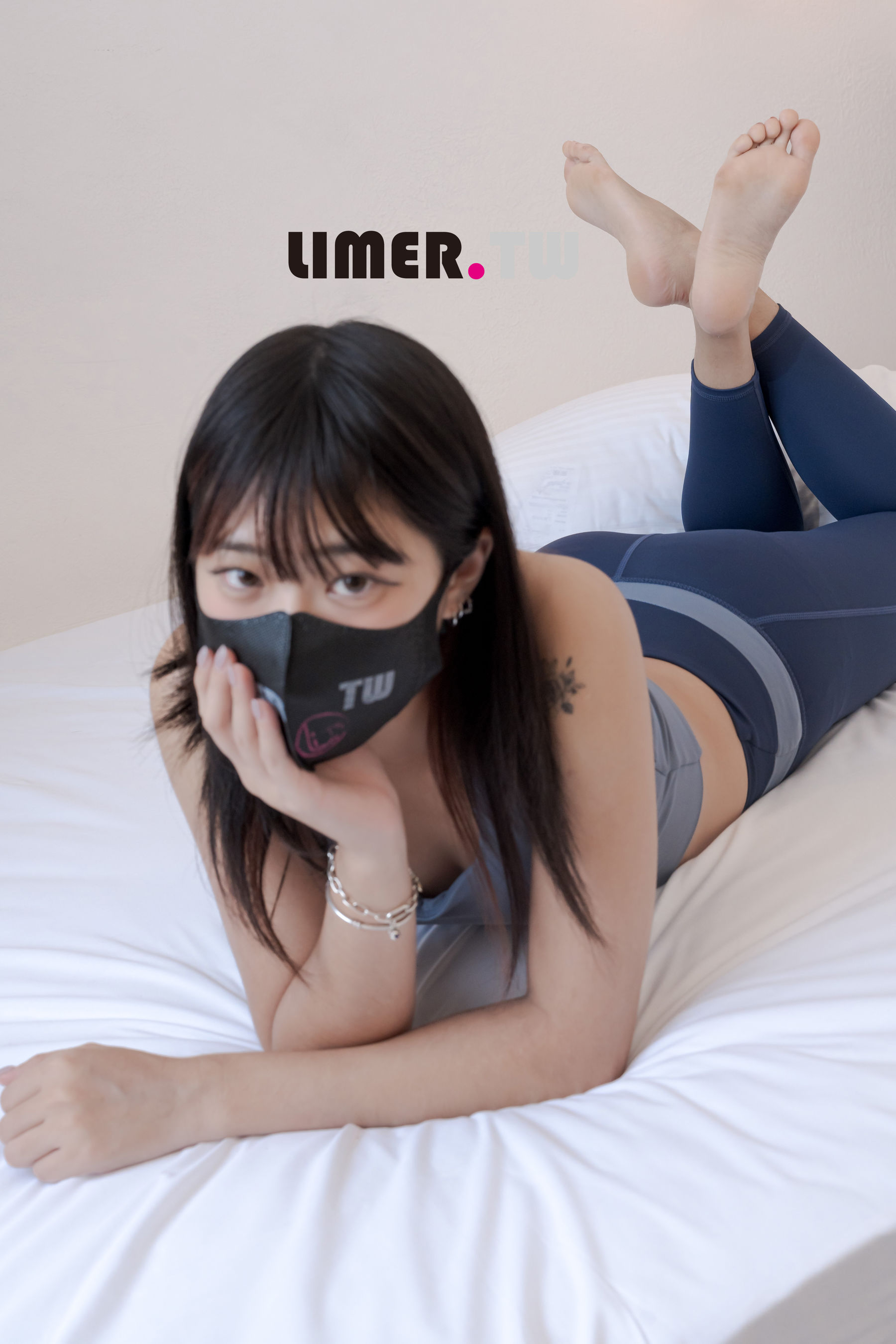 Limerence原创 No.101 LuLu 女大生香甜腳趾 瑜伽伸展/(239P)