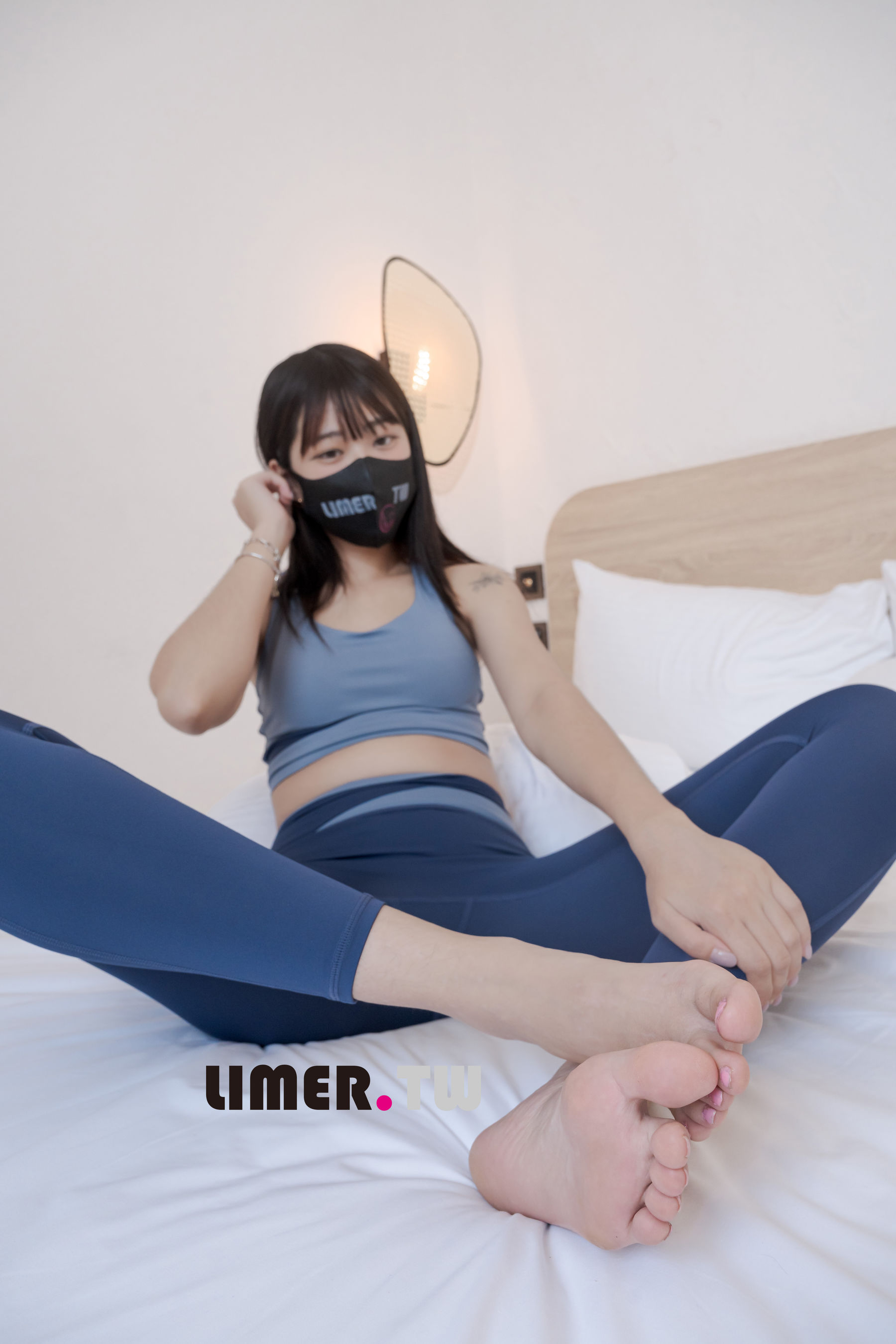 Limerence原创 No.101 LuLu 女大生香甜腳趾 瑜伽伸展/(239P)