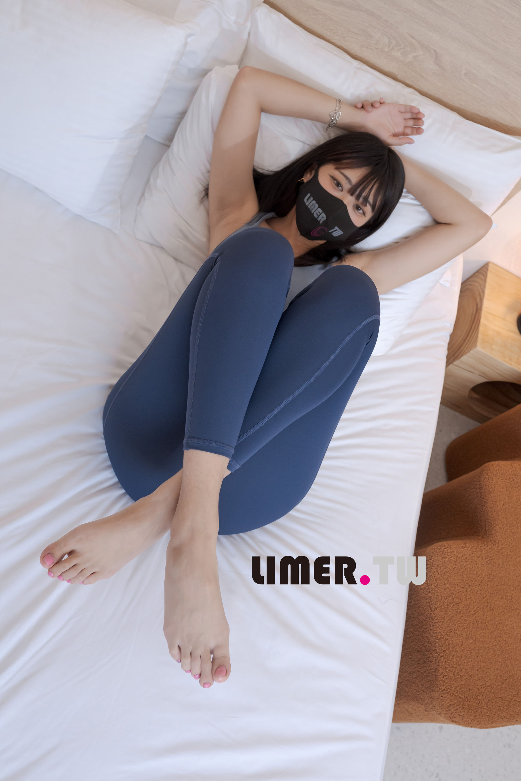 Limerence原创 No.101 LuLu 女大生香甜腳趾 瑜伽伸展/(239P)