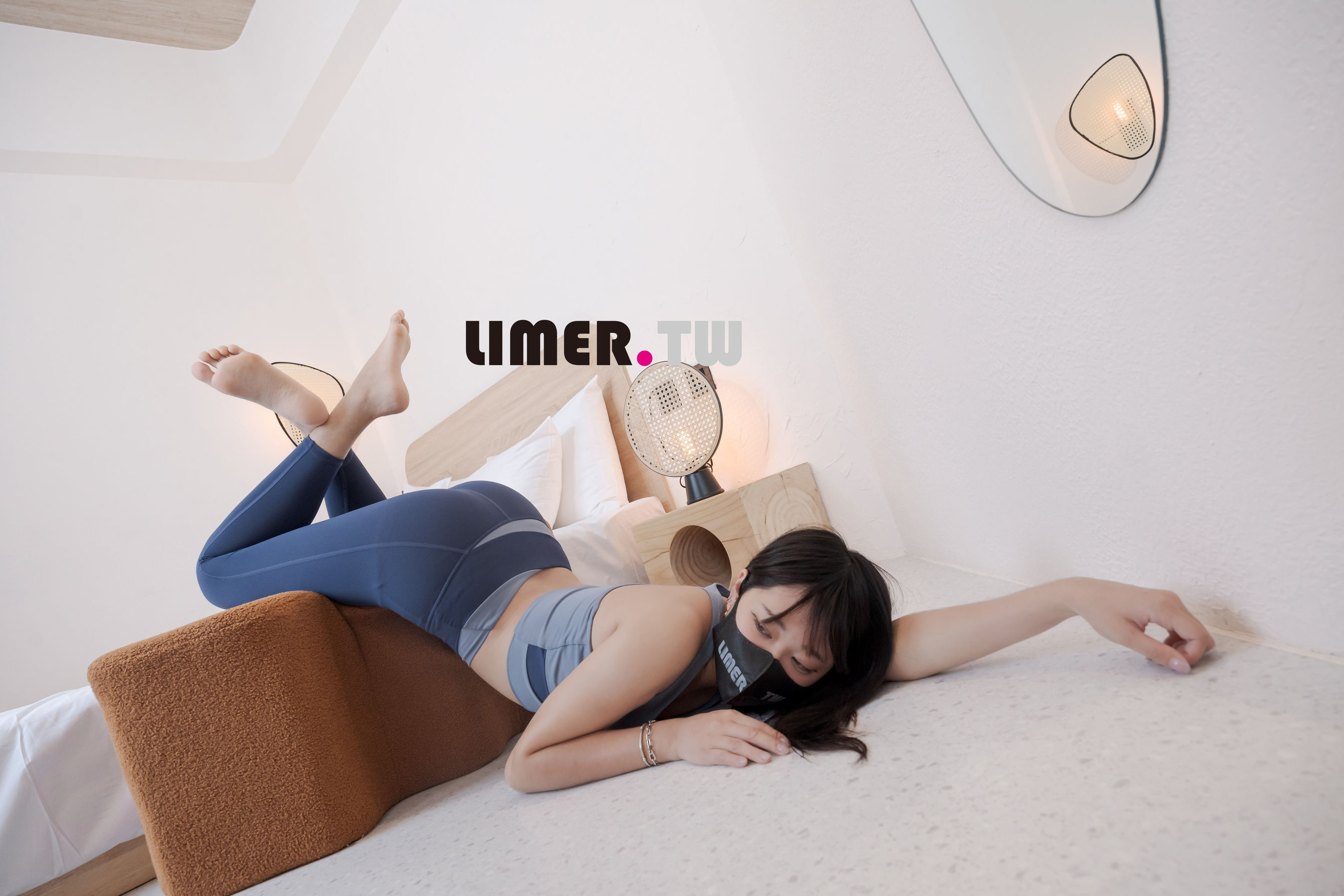 Limerence原创 No.101 LuLu 女大生香甜腳趾 瑜伽伸展/(239P)