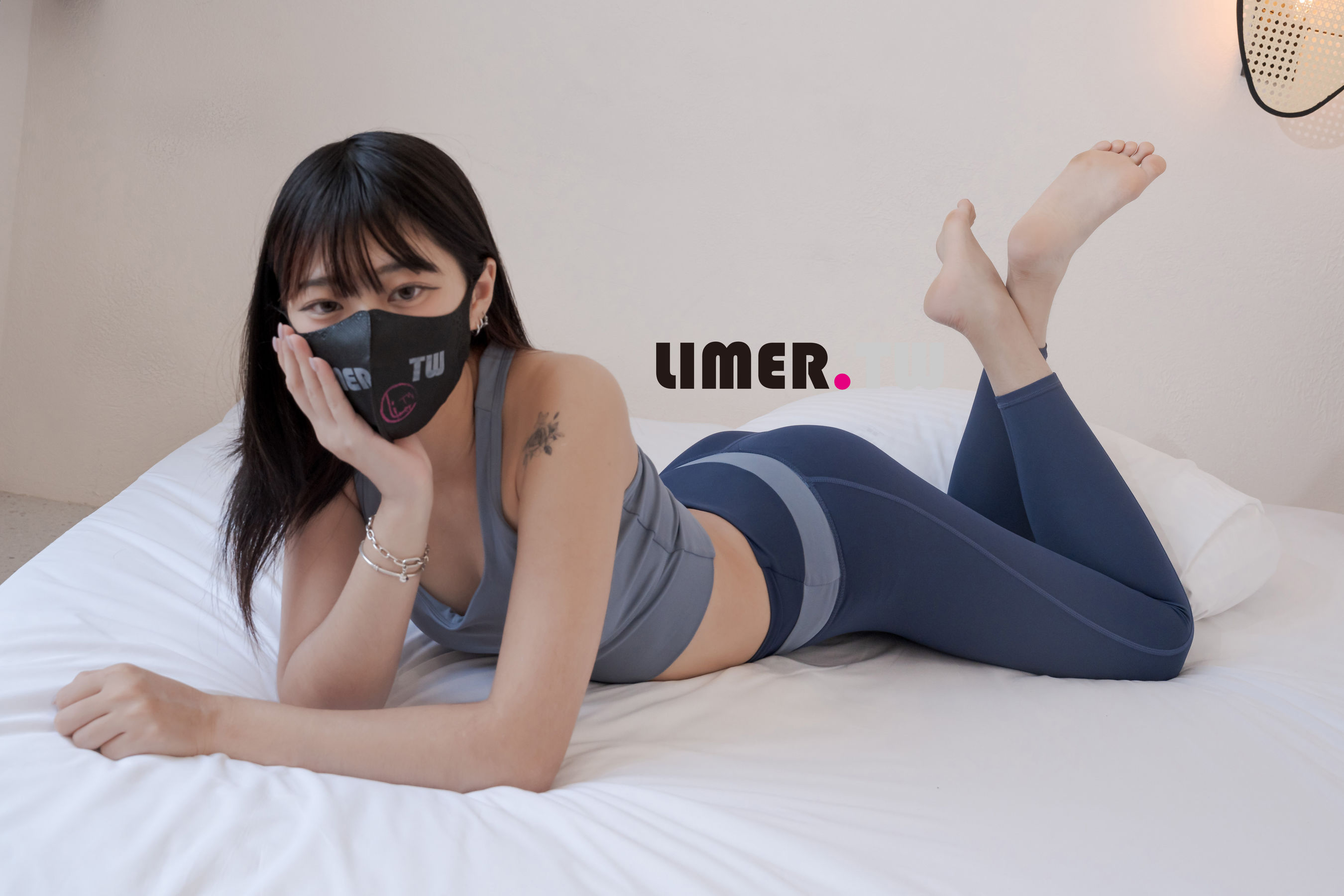 Limerence原创 No.101 LuLu 女大生香甜腳趾 瑜伽伸展/(239P)