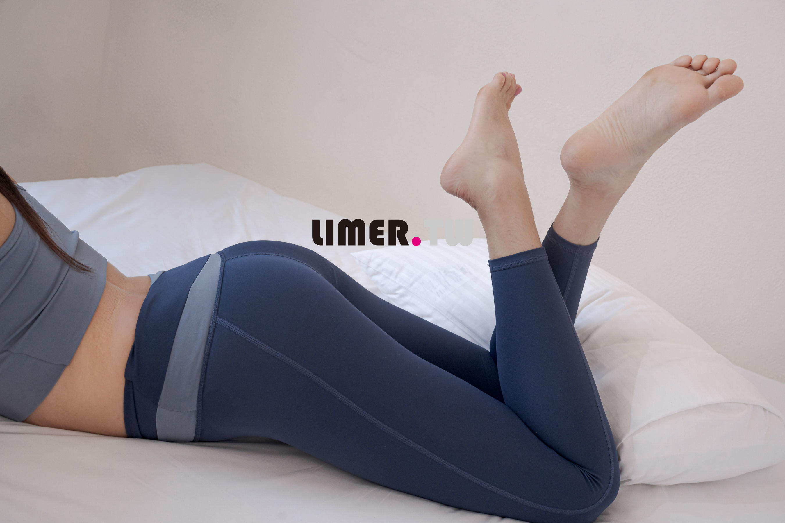 Limerence原创 No.101 LuLu 女大生香甜腳趾 瑜伽伸展/(239P)