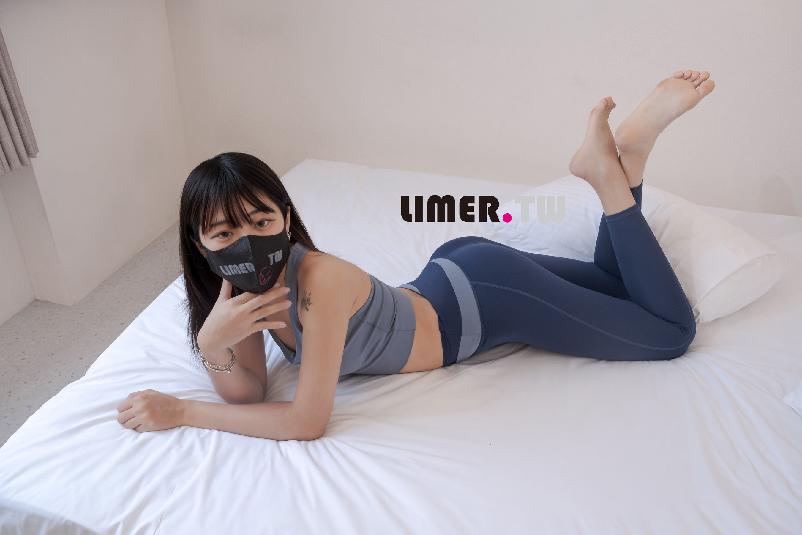 Limerence原创 No.101 LuLu 女大生香甜腳趾 瑜伽伸展/(239P)