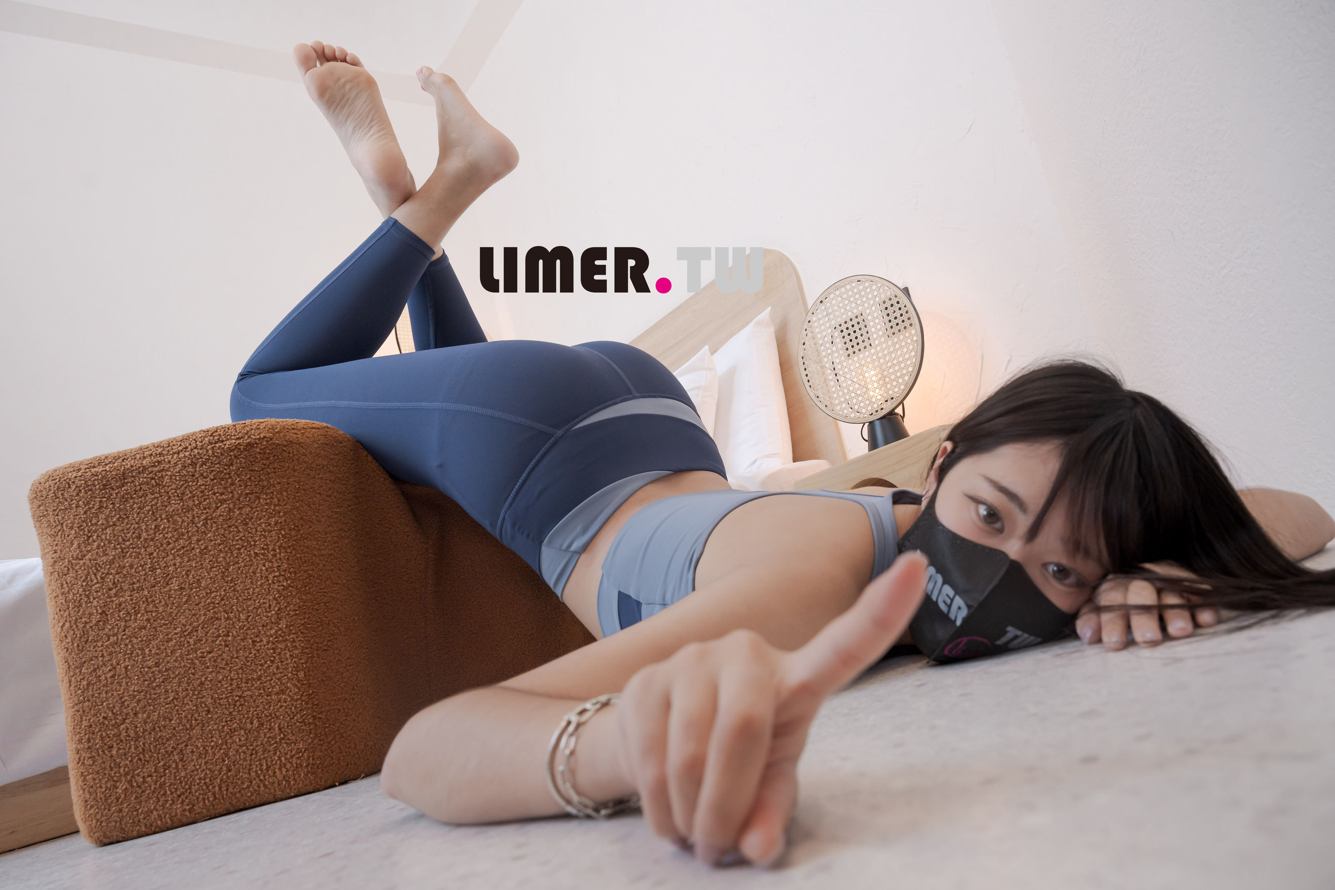 Limerence原创 No.101 LuLu 女大生香甜腳趾 瑜伽伸展/(239P)