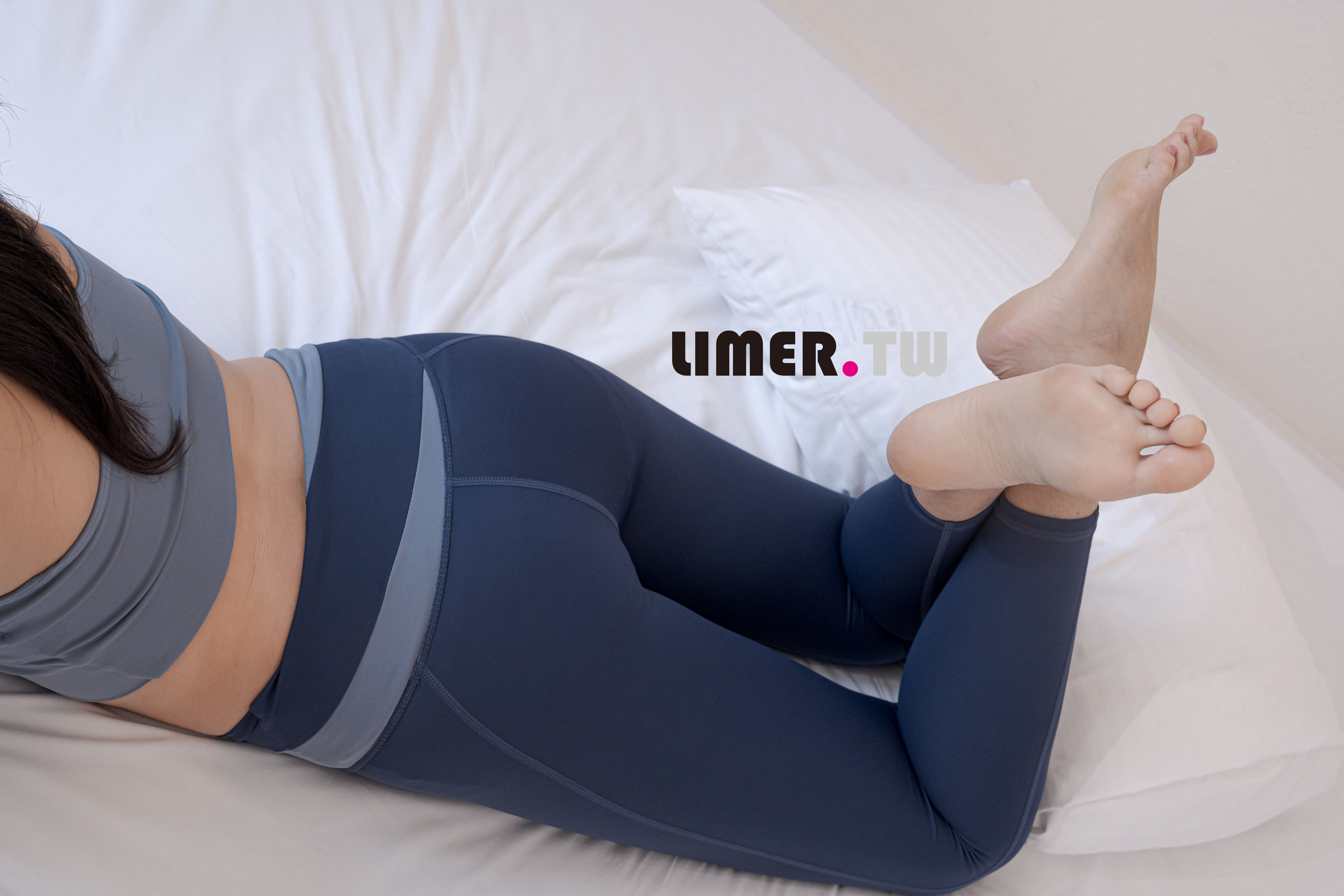 Limerence原创 No.101 LuLu 女大生香甜腳趾 瑜伽伸展/(239P)