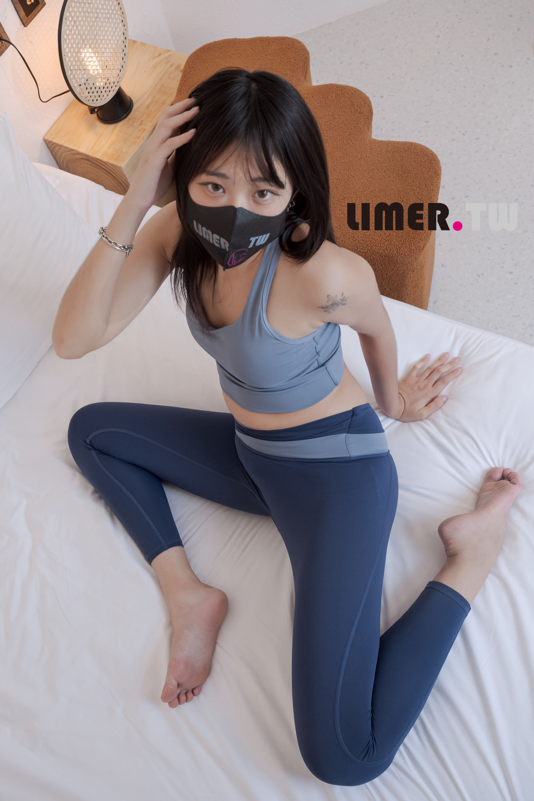 Limerence原创 No.101 LuLu 女大生香甜腳趾 瑜伽伸展/(239P)