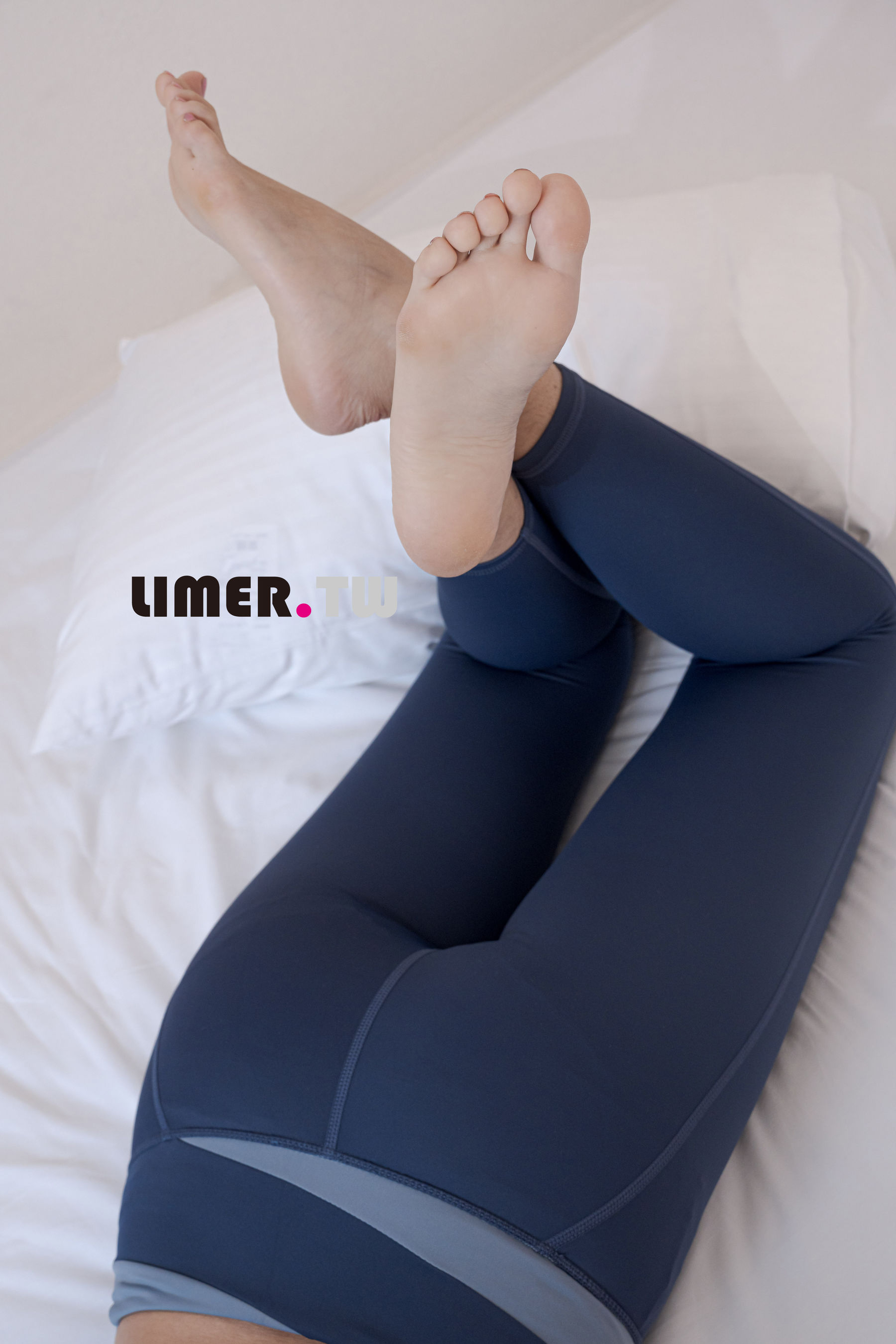 Limerence原创 No.101 LuLu 女大生香甜腳趾 瑜伽伸展/(239P)