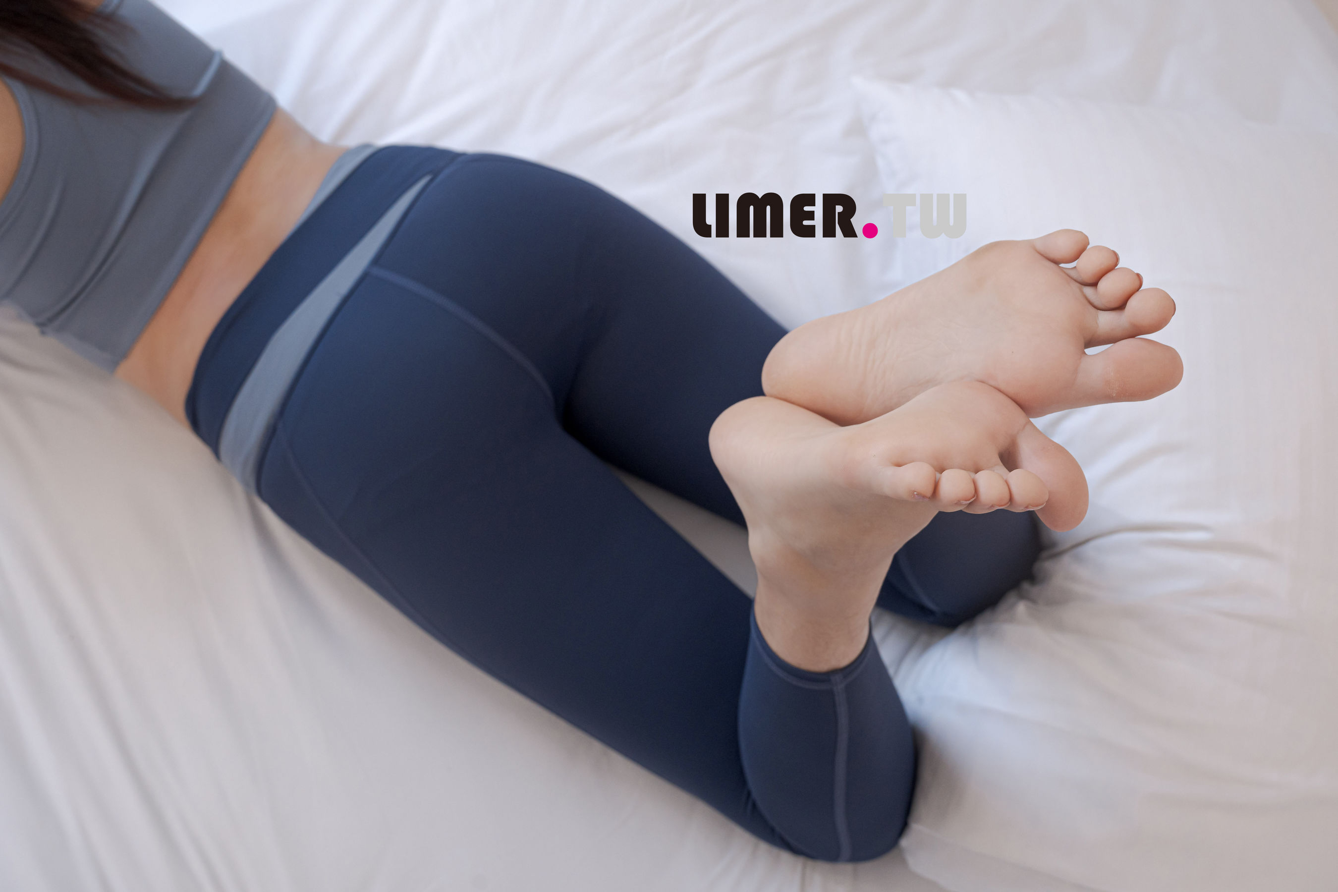 Limerence原创 No.101 LuLu 女大生香甜腳趾 瑜伽伸展/(239P)