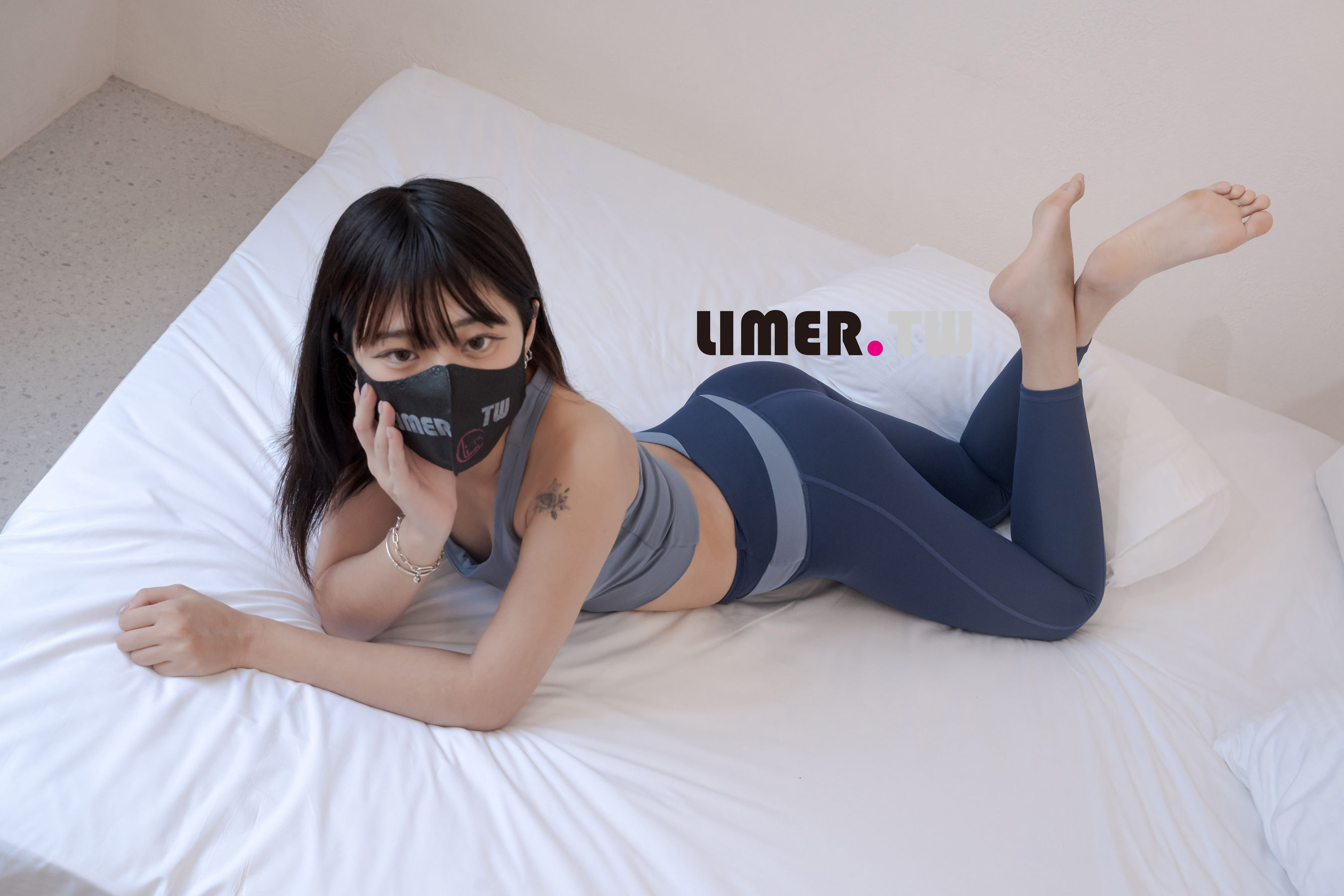 Limerence原创 No.101 LuLu 女大生香甜腳趾 瑜伽伸展/(239P)