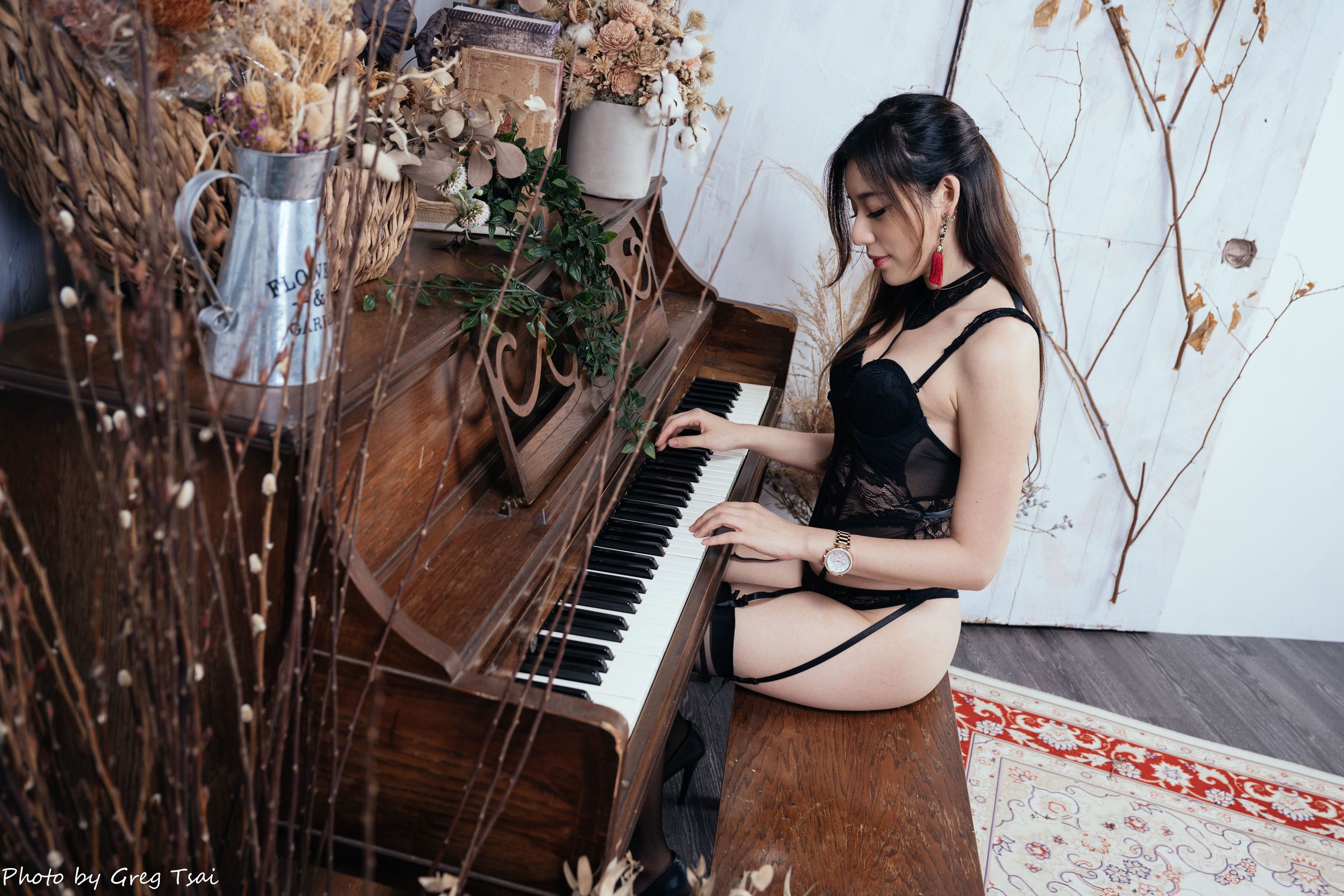 kiki - 黑丝马甲/(125P)