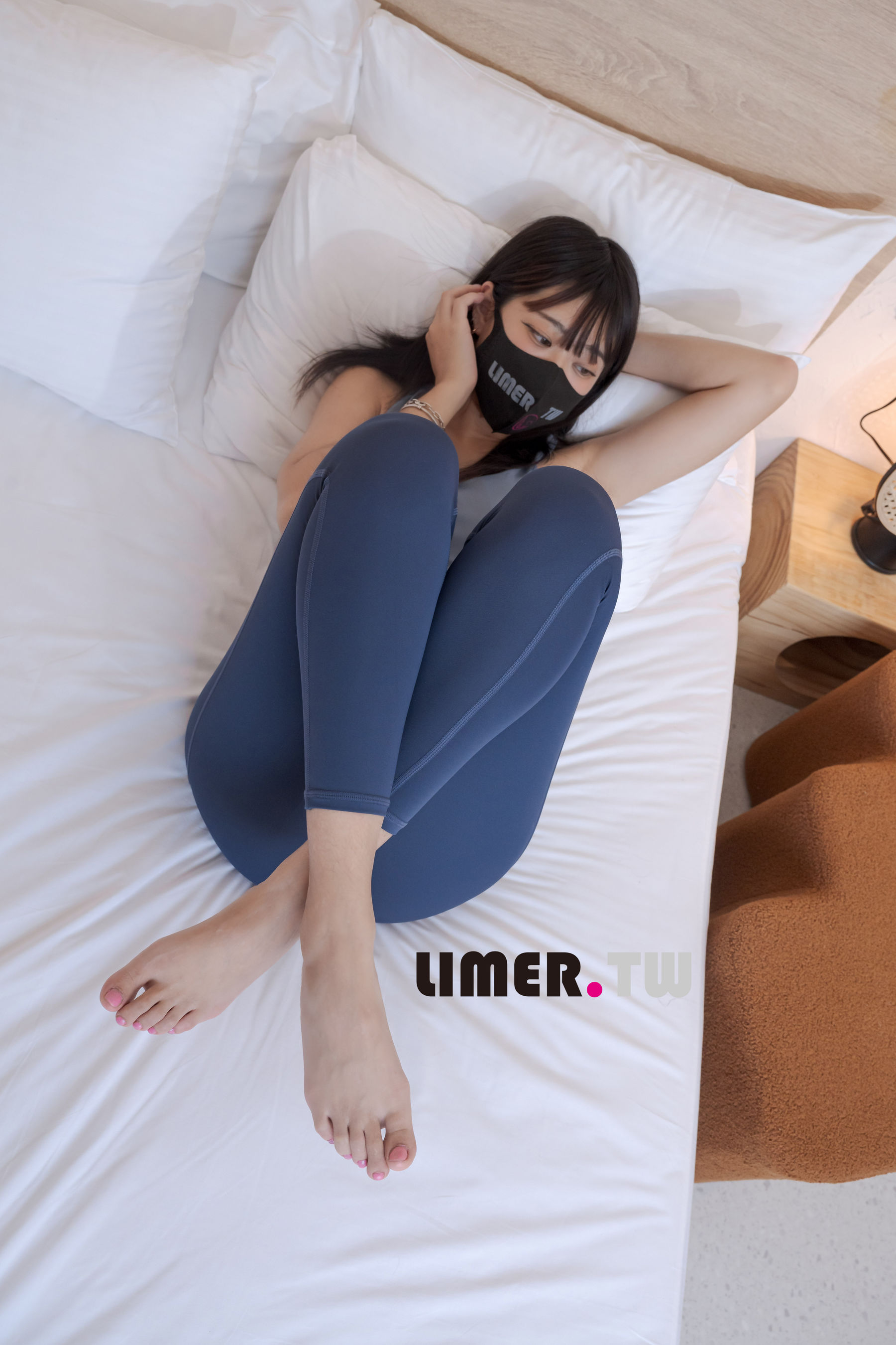 Limerence原创 No.101 LuLu 女大生香甜腳趾 瑜伽伸展/(239P)