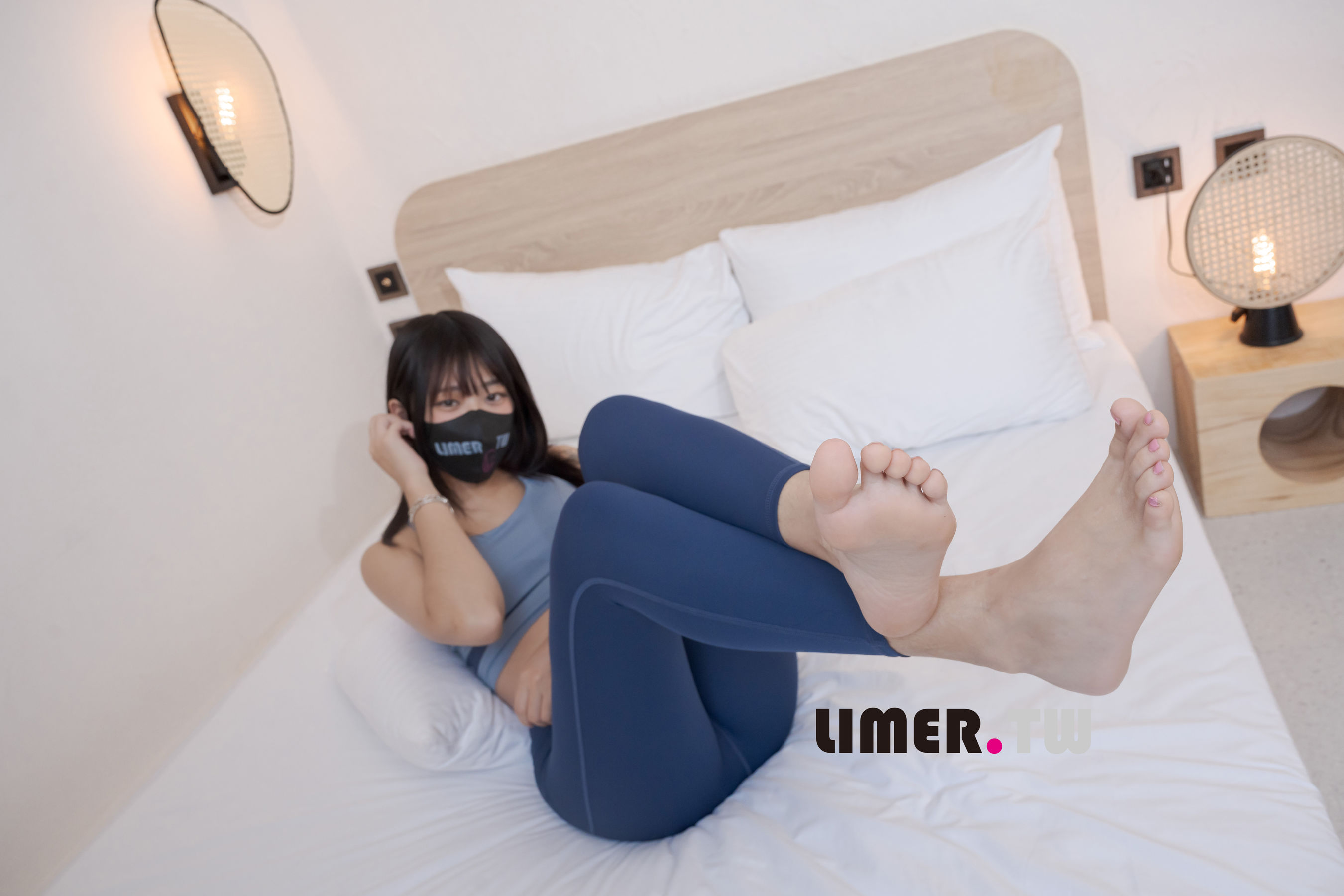 Limerence原创 No.101 LuLu 女大生香甜腳趾 瑜伽伸展/(239P)