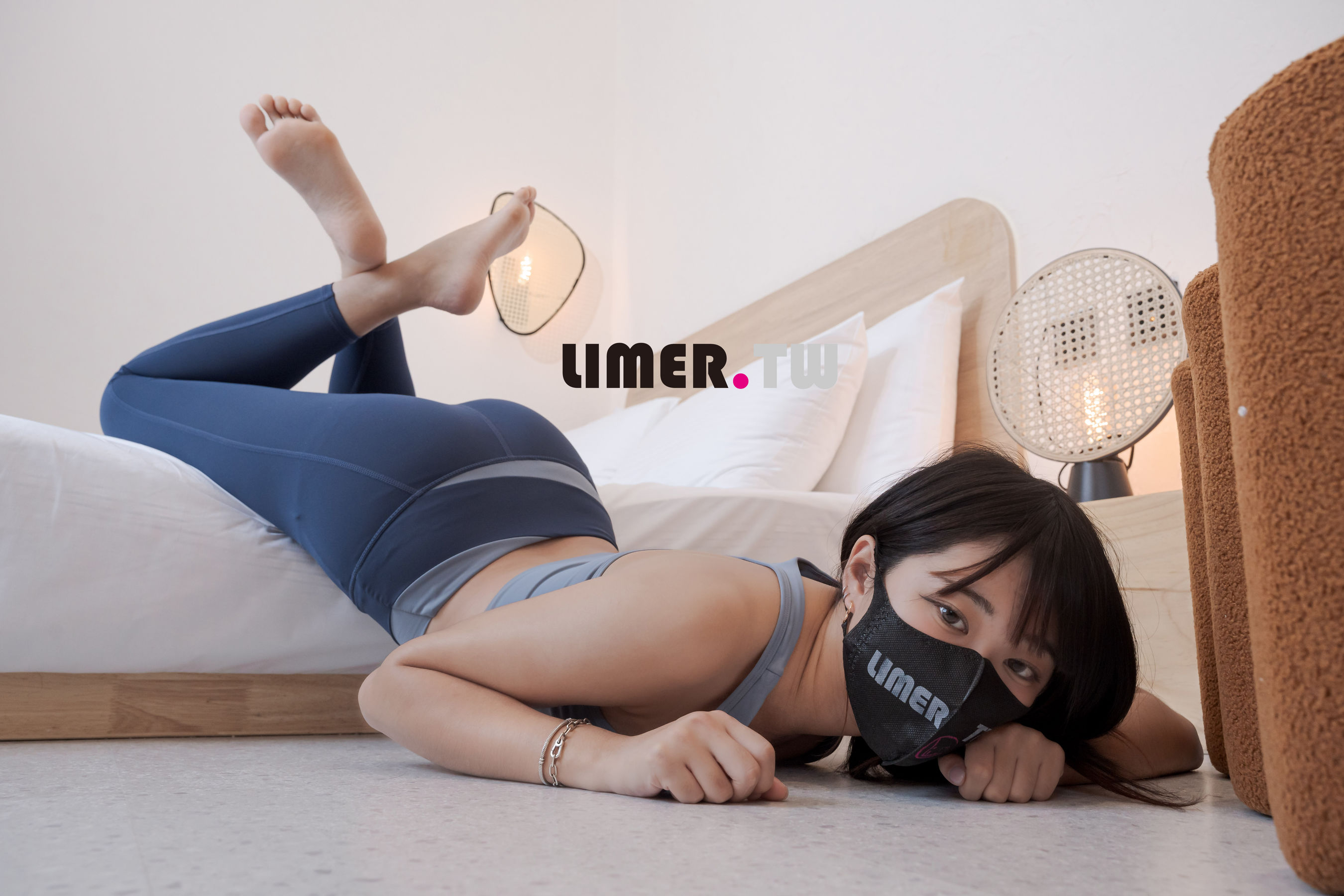 Limerence原创 No.101 LuLu 女大生香甜腳趾 瑜伽伸展/(239P)