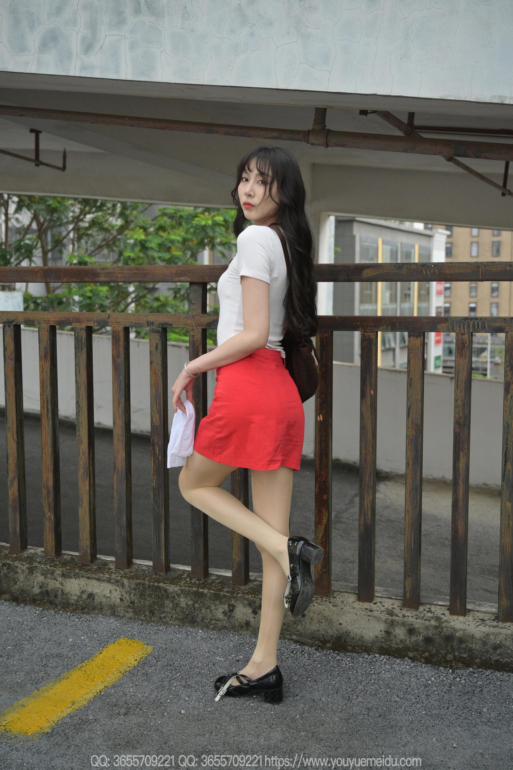 IESS异思趣向 - 模特： 团团 《红裙子（下）》/(83P)