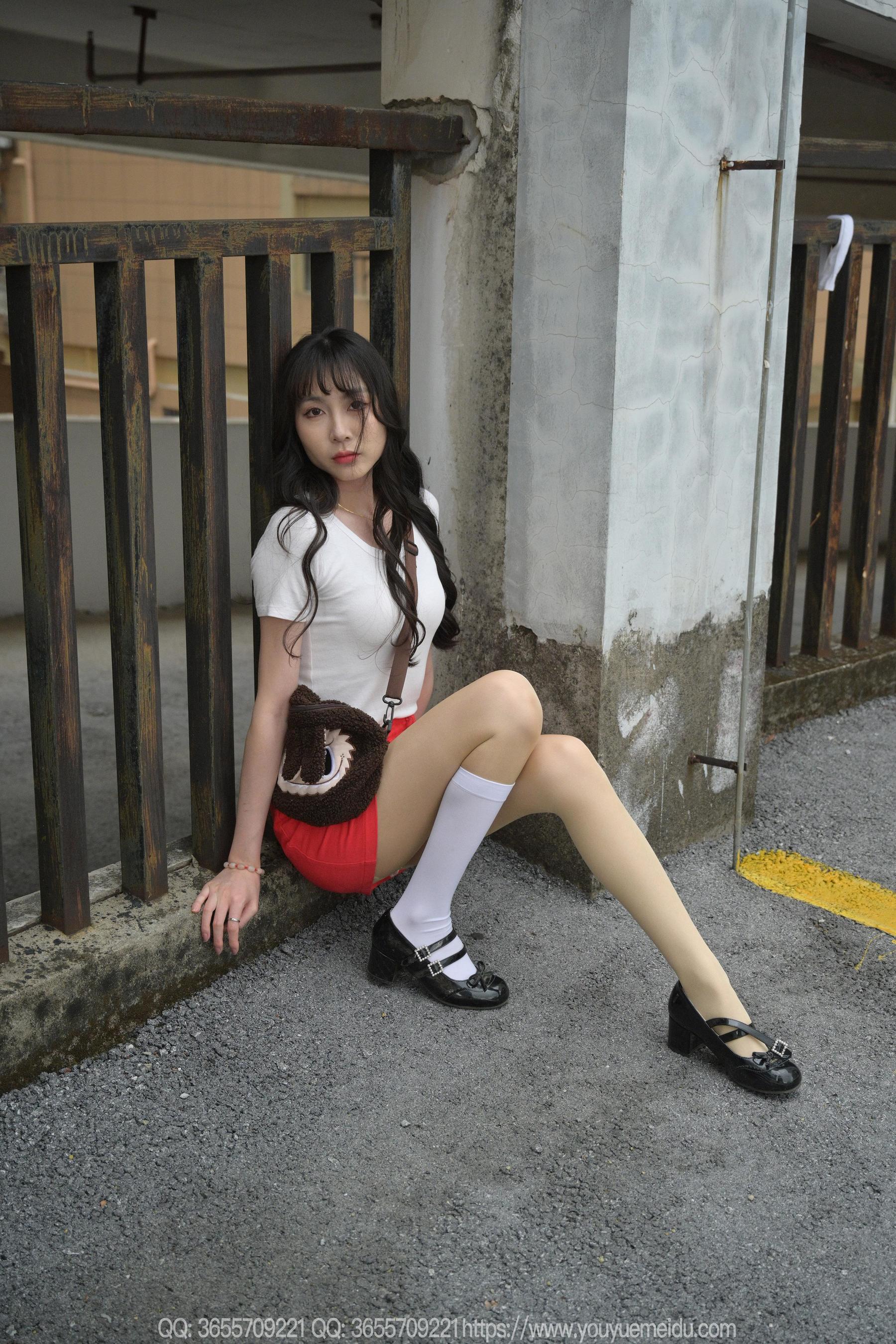 IESS异思趣向 - 模特： 团团 《红裙子（上）》/(87P)